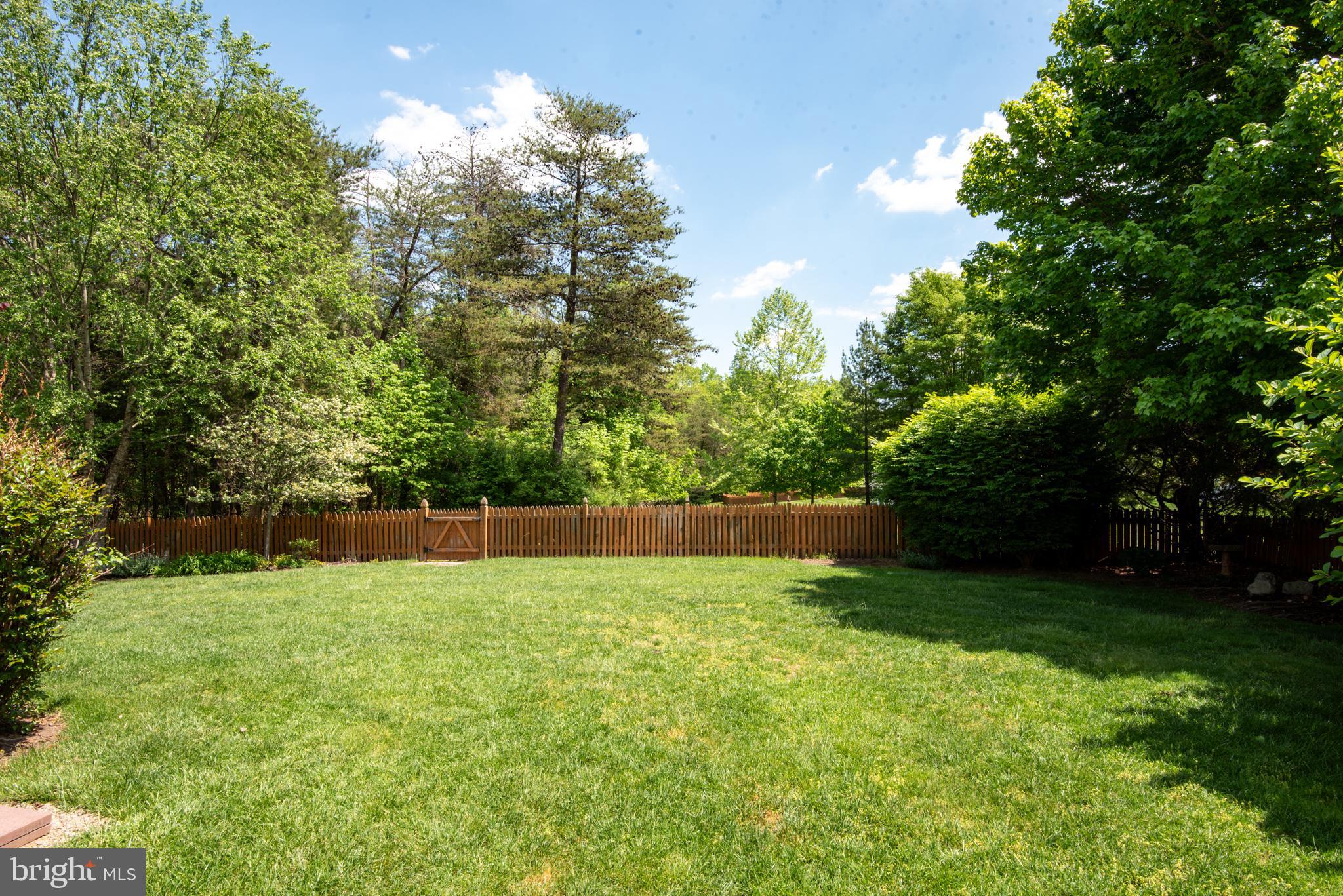 5794 Waterloo Bridge Cir