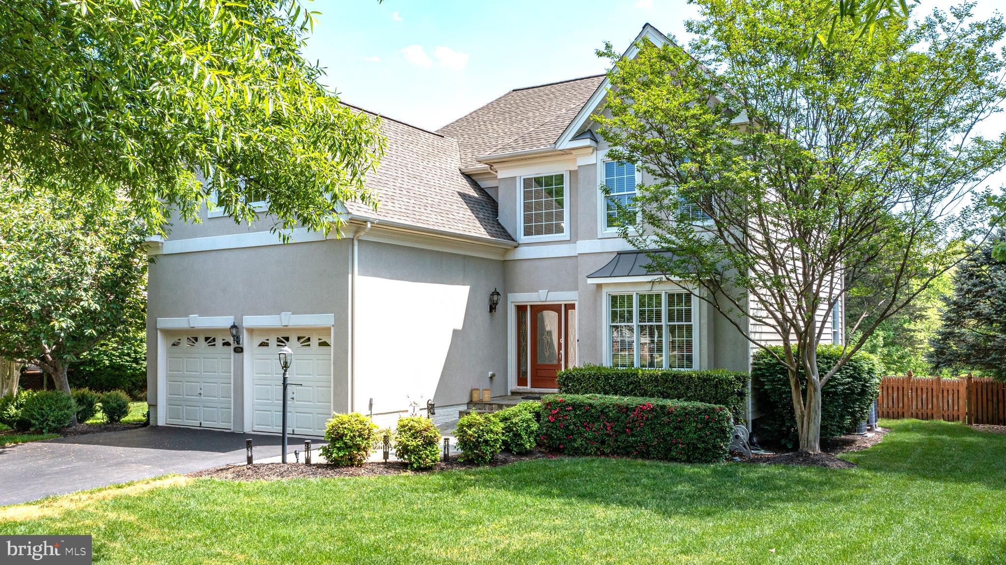 5794 Waterloo Bridge Cir