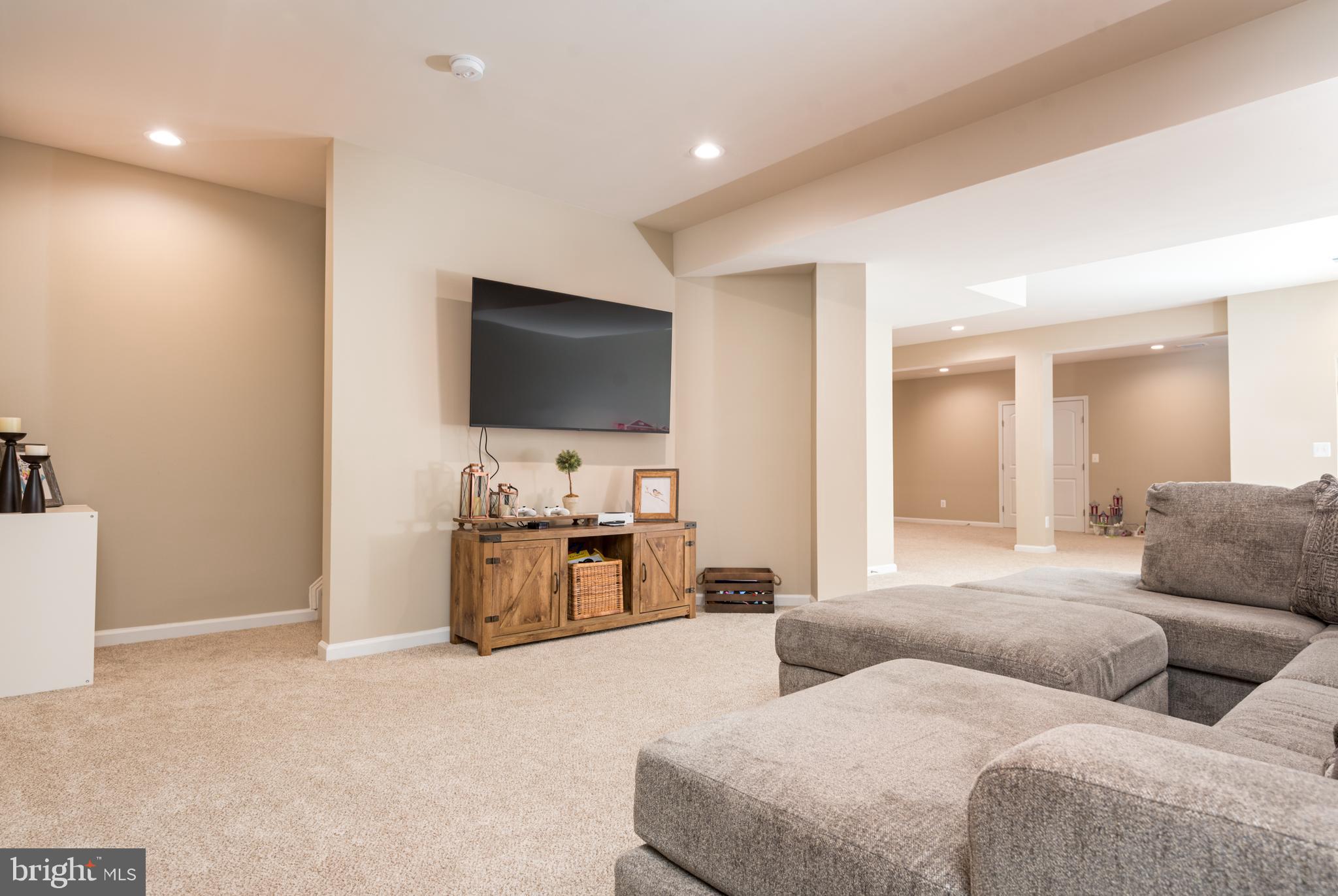 5794 Waterloo Bridge Cir