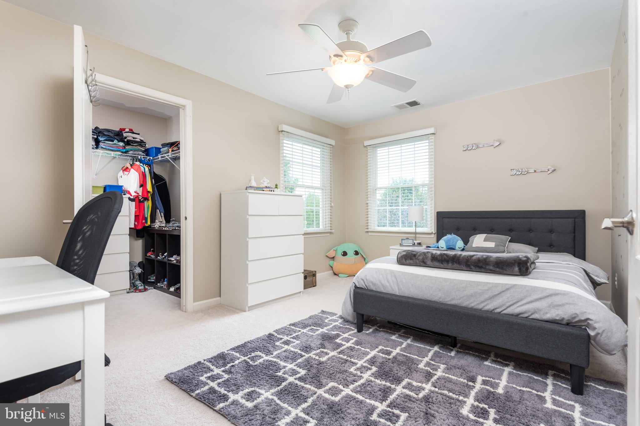 5794 Waterloo Bridge Cir