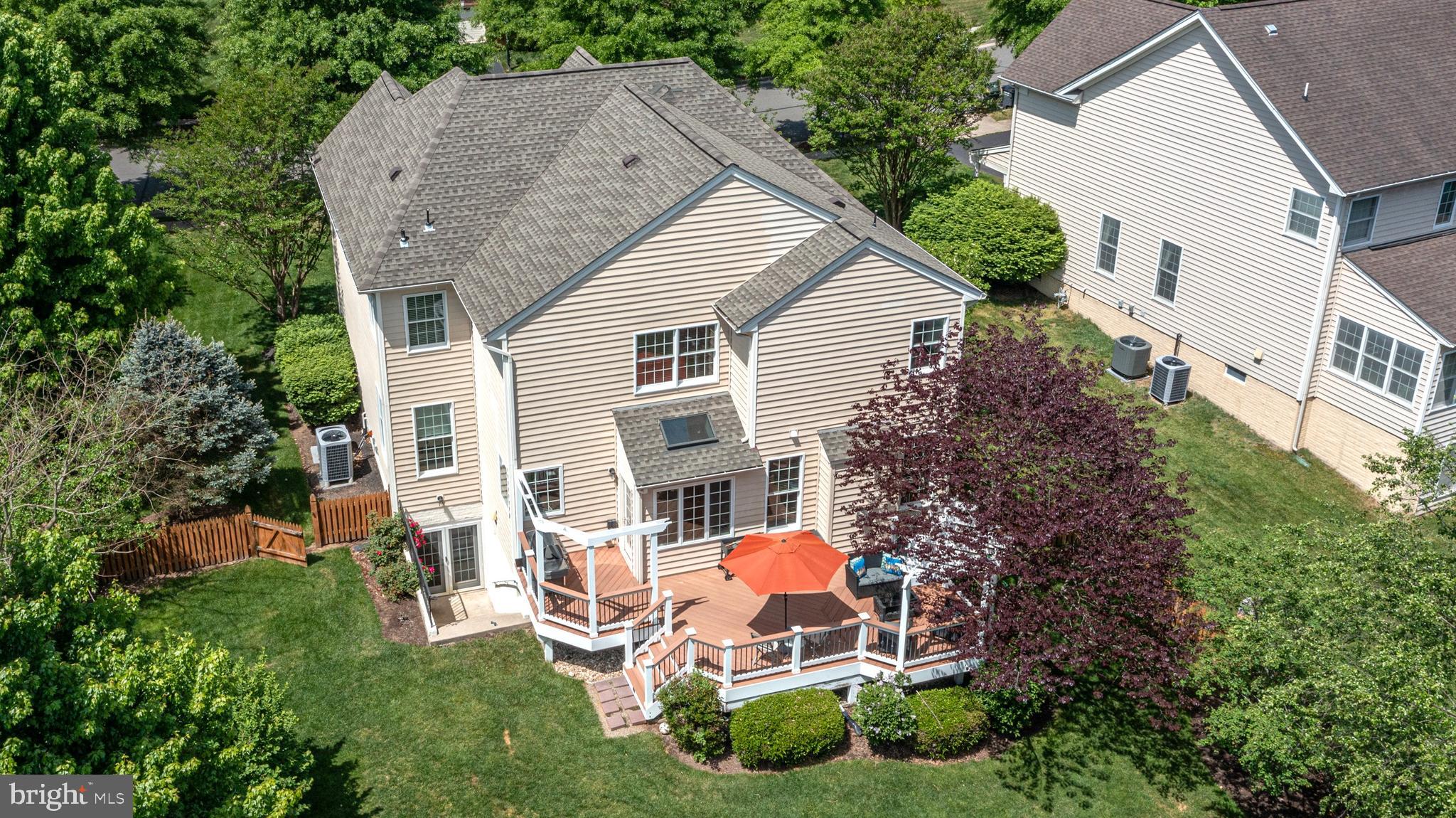 5794 Waterloo Bridge Cir