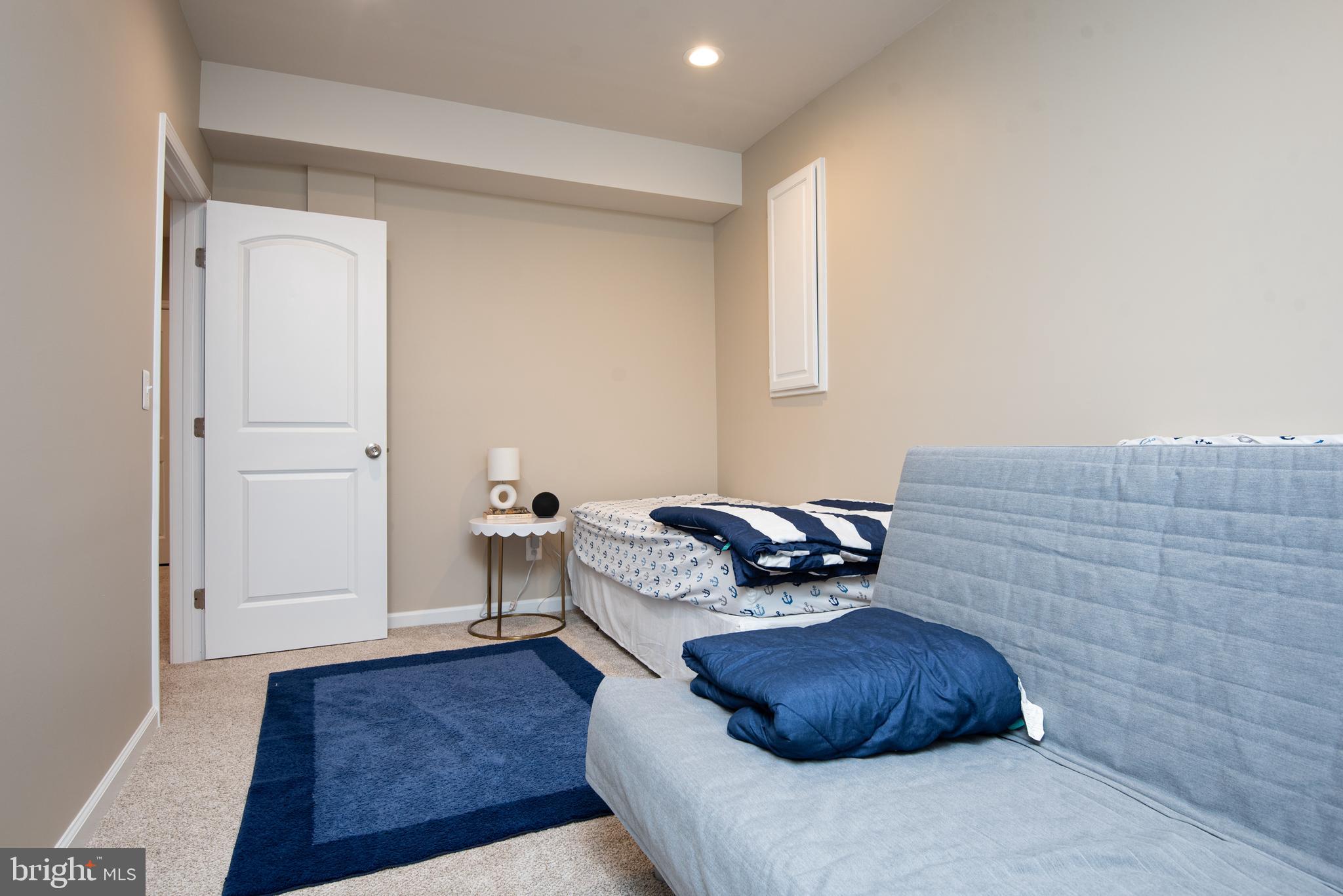 5794 Waterloo Bridge Cir