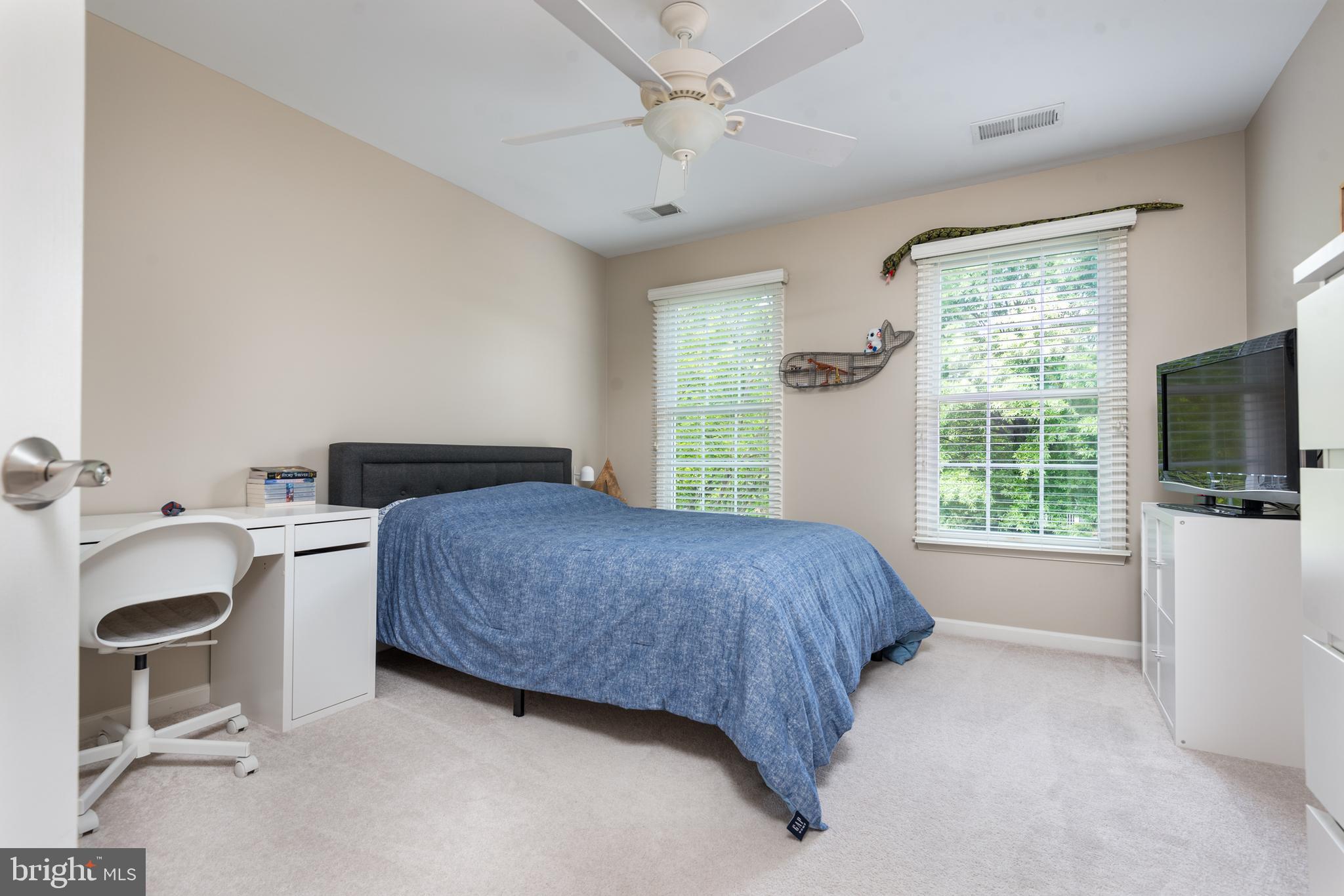 5794 Waterloo Bridge Cir