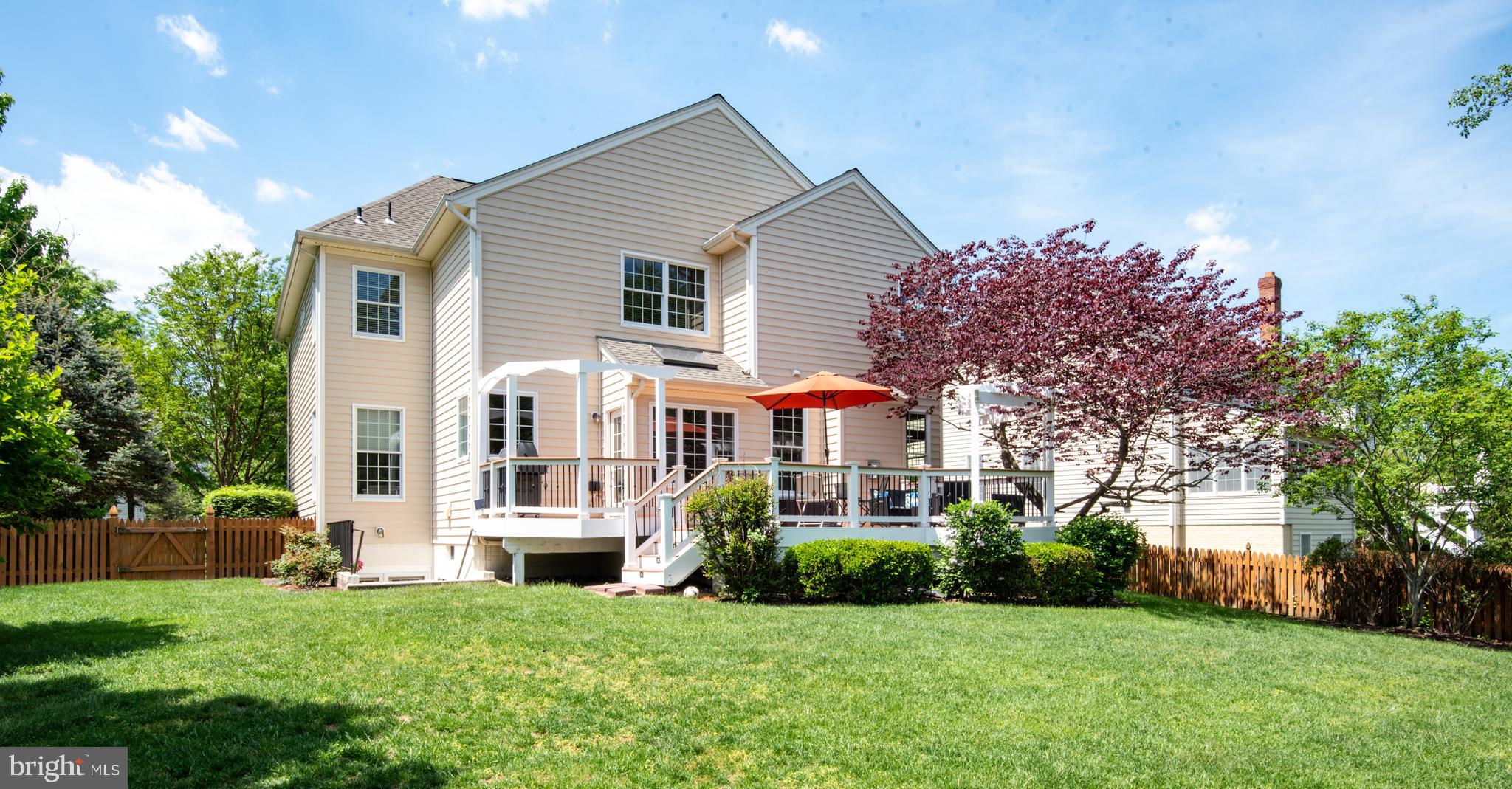 5794 Waterloo Bridge Cir
