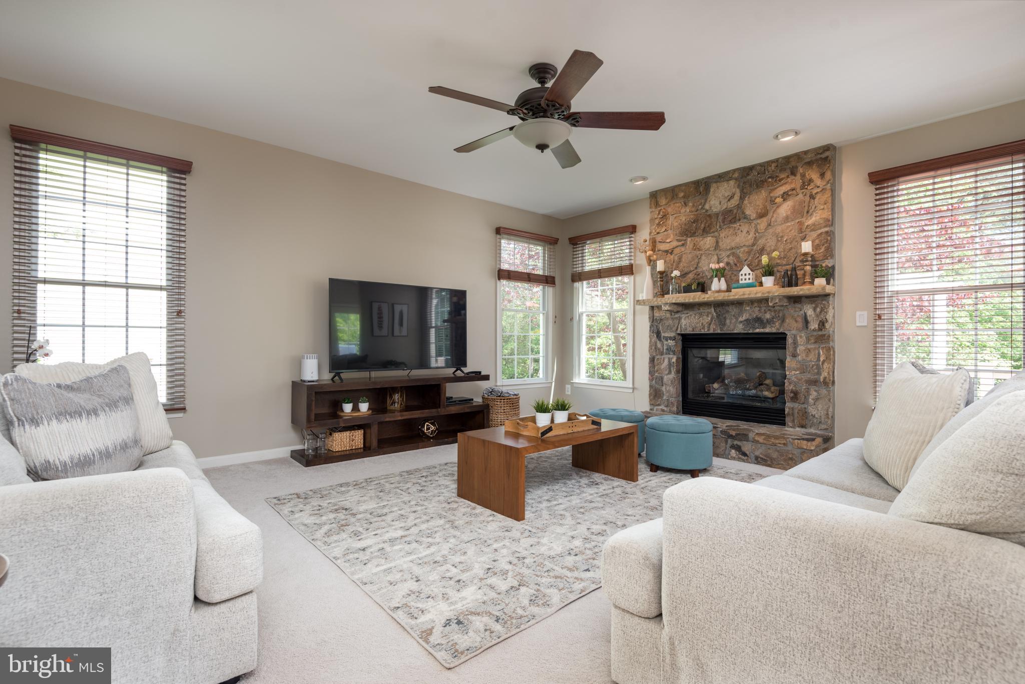 5794 Waterloo Bridge Cir
