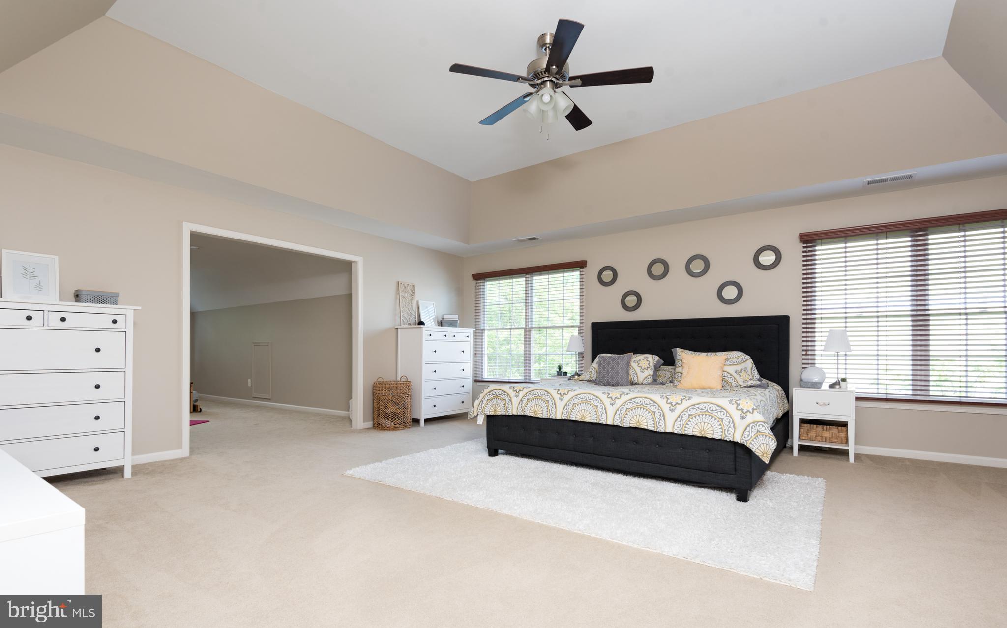 5794 Waterloo Bridge Cir