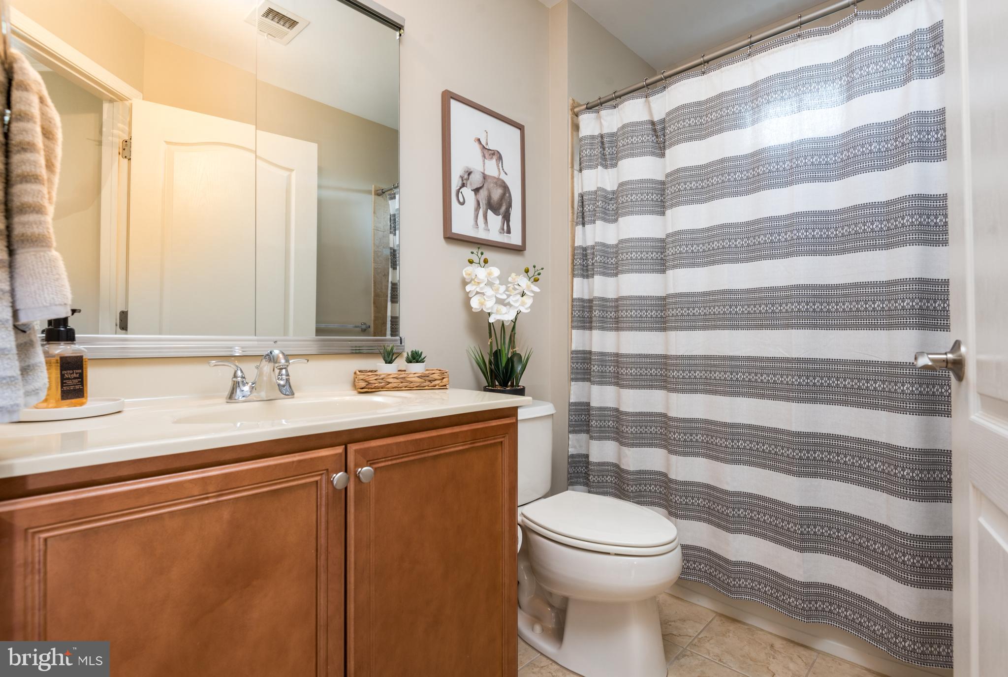 5794 Waterloo Bridge Cir