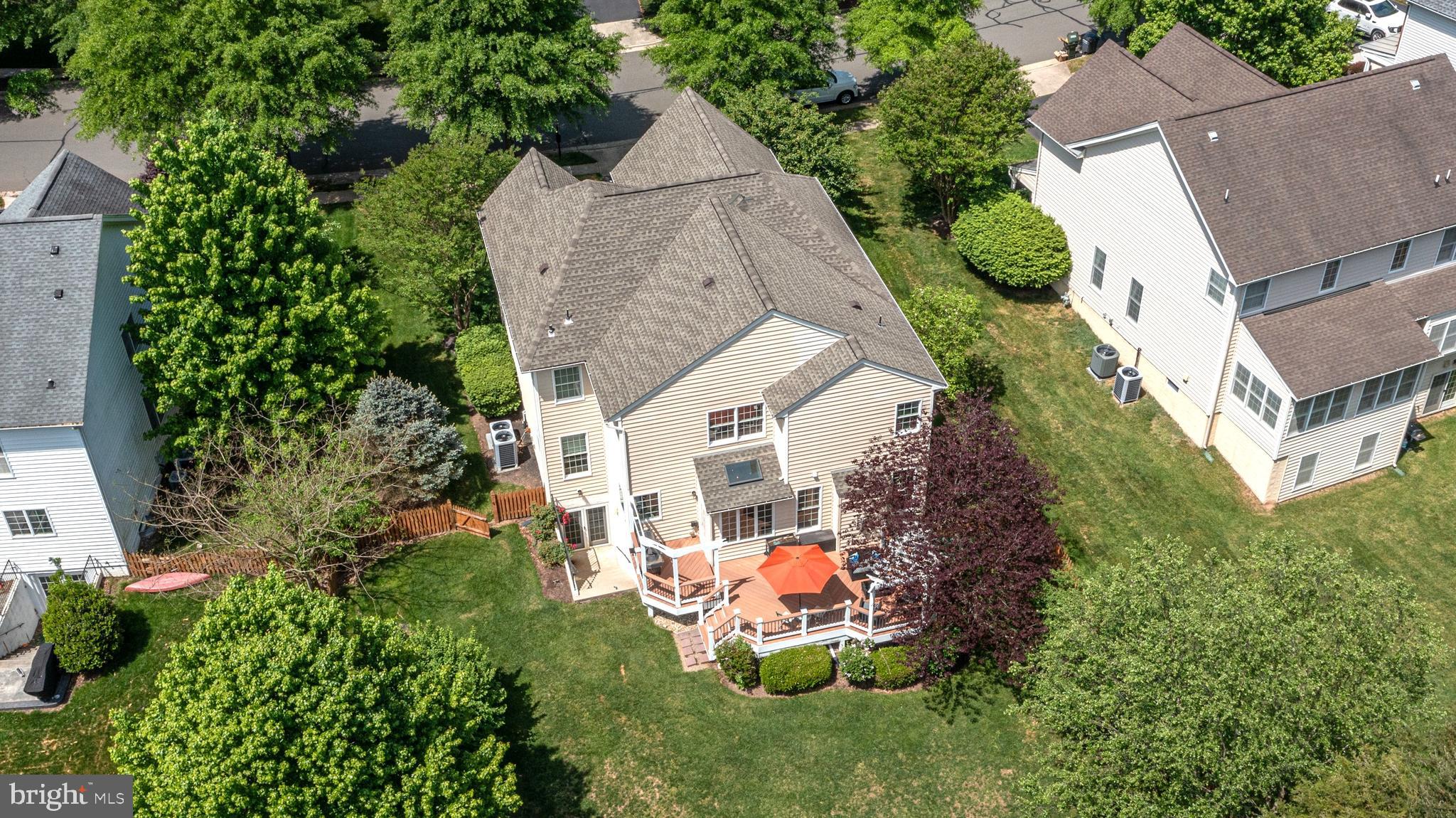 5794 Waterloo Bridge Cir