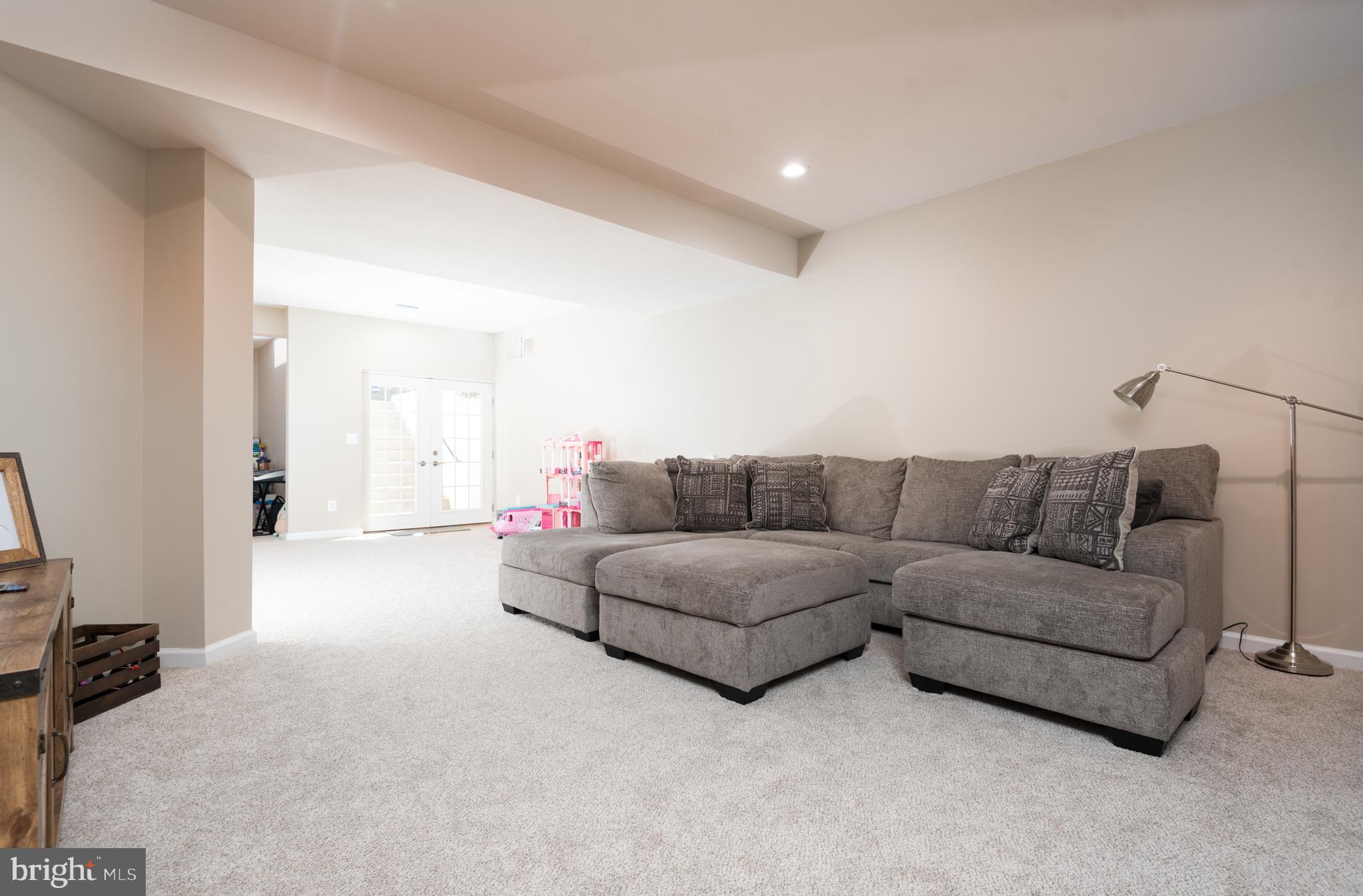 5794 Waterloo Bridge Cir