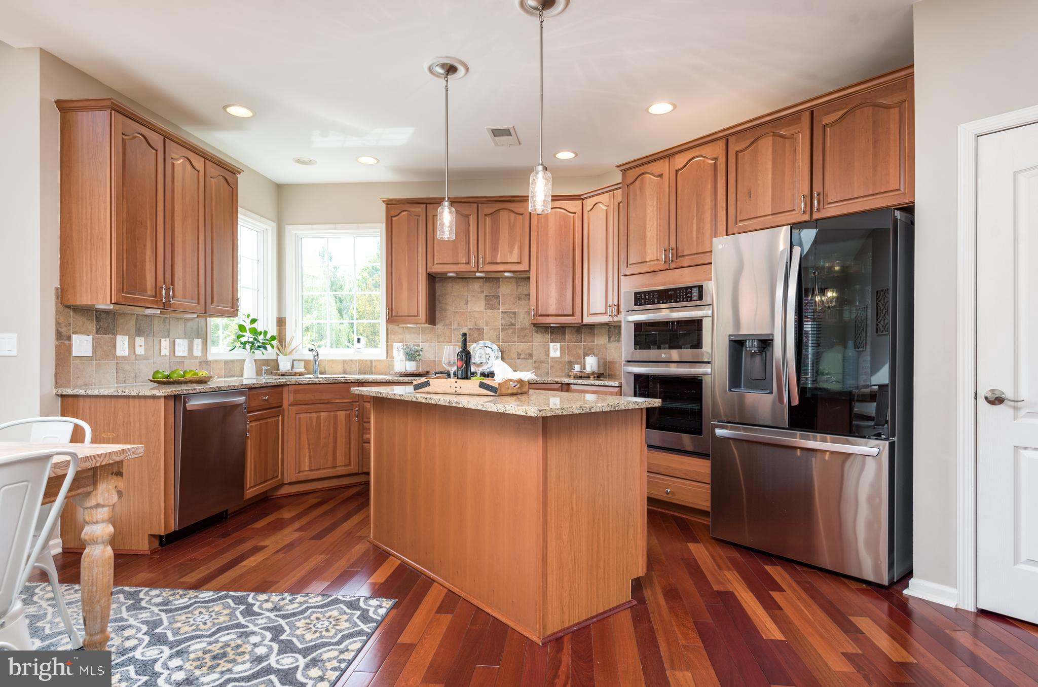 5794 Waterloo Bridge Cir