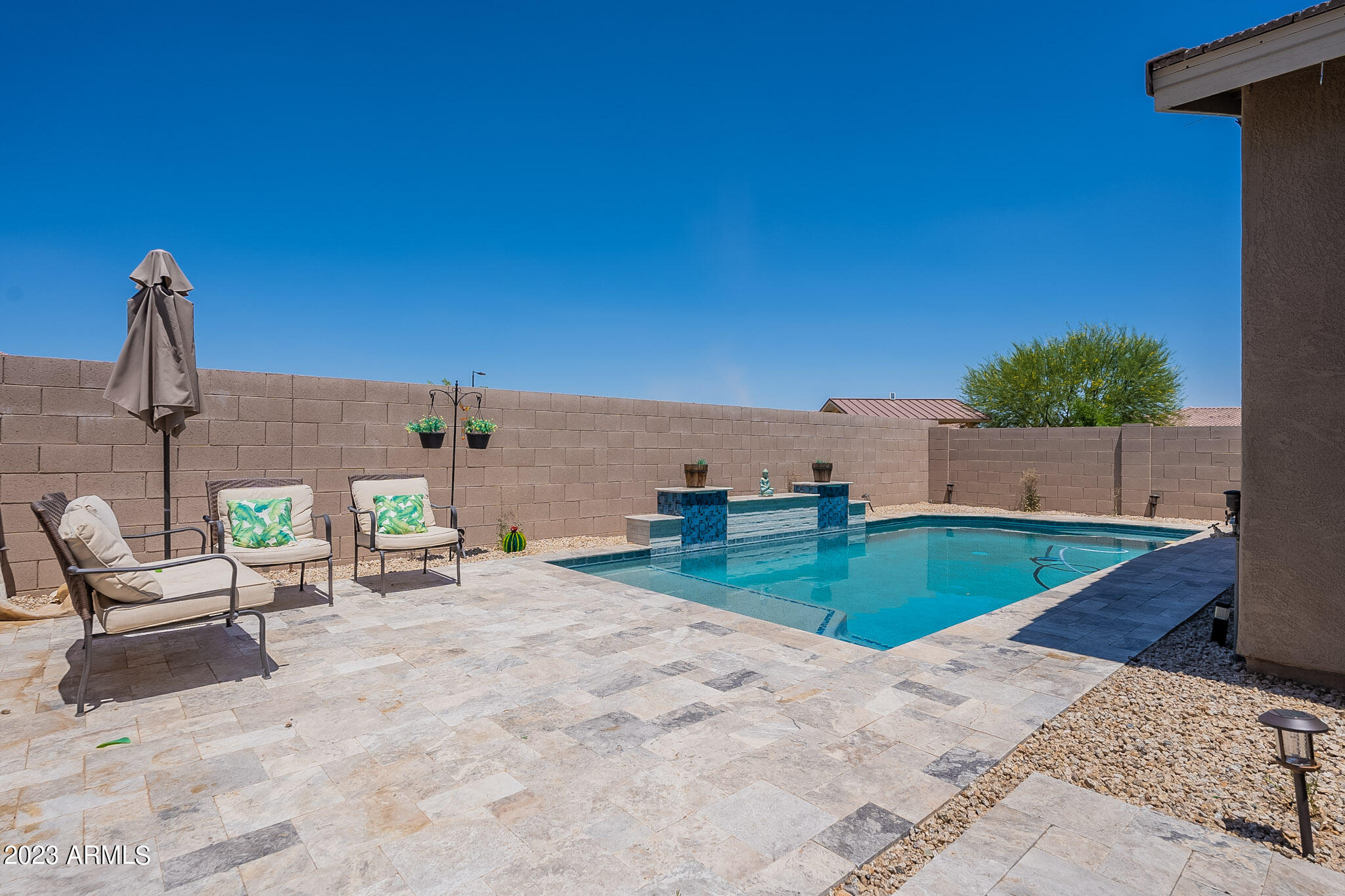 530 W RAINBOW BRIDGE Lane