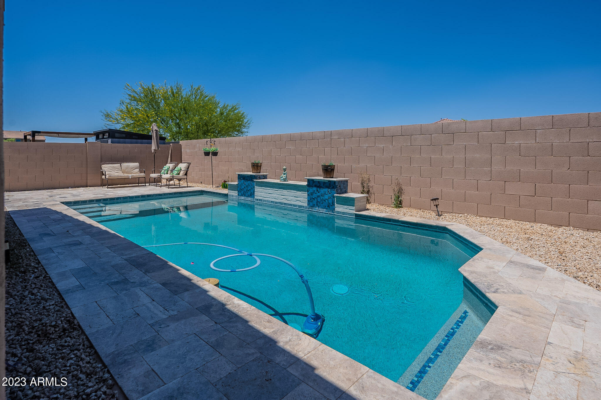 530 W RAINBOW BRIDGE Lane