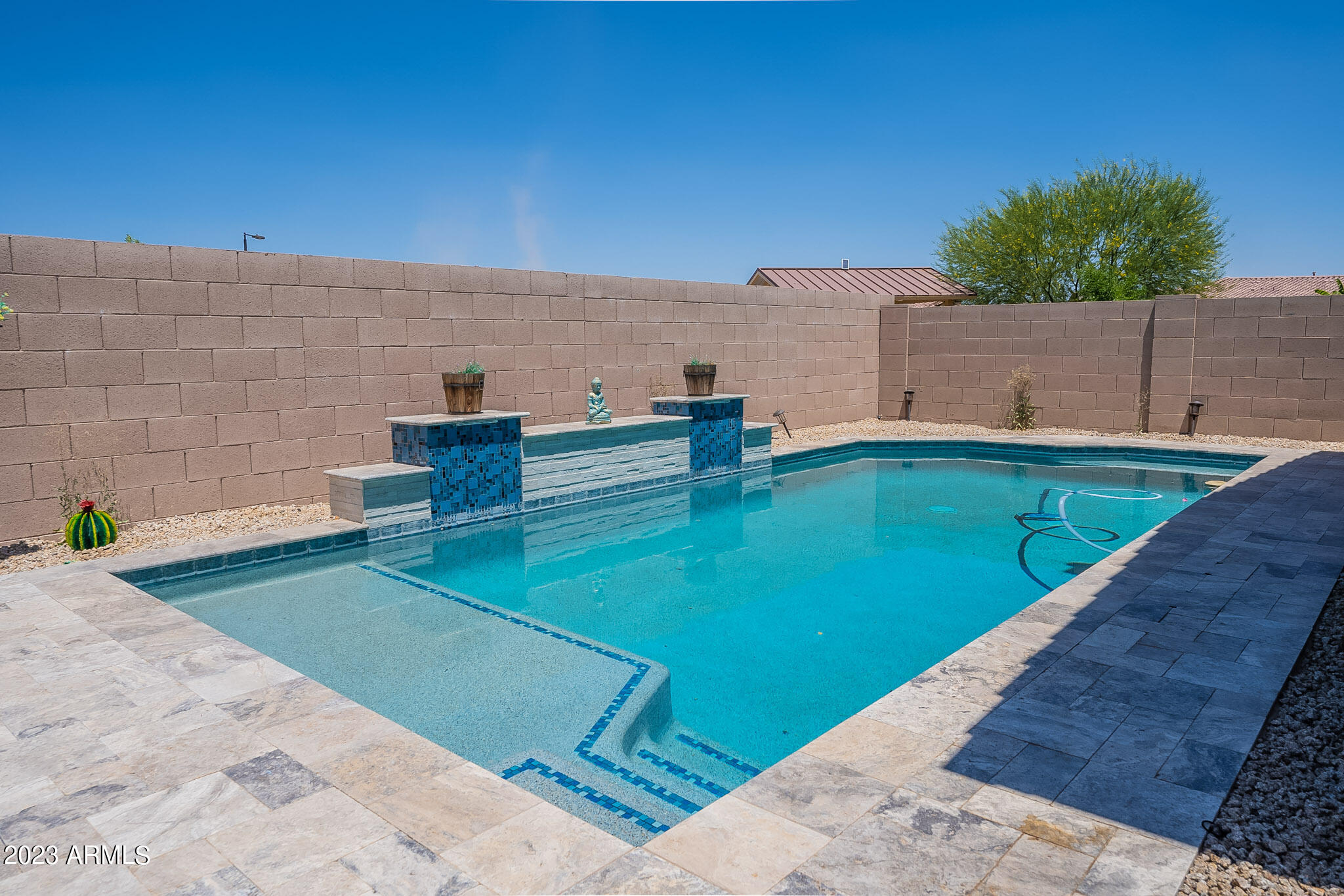 530 W RAINBOW BRIDGE Lane