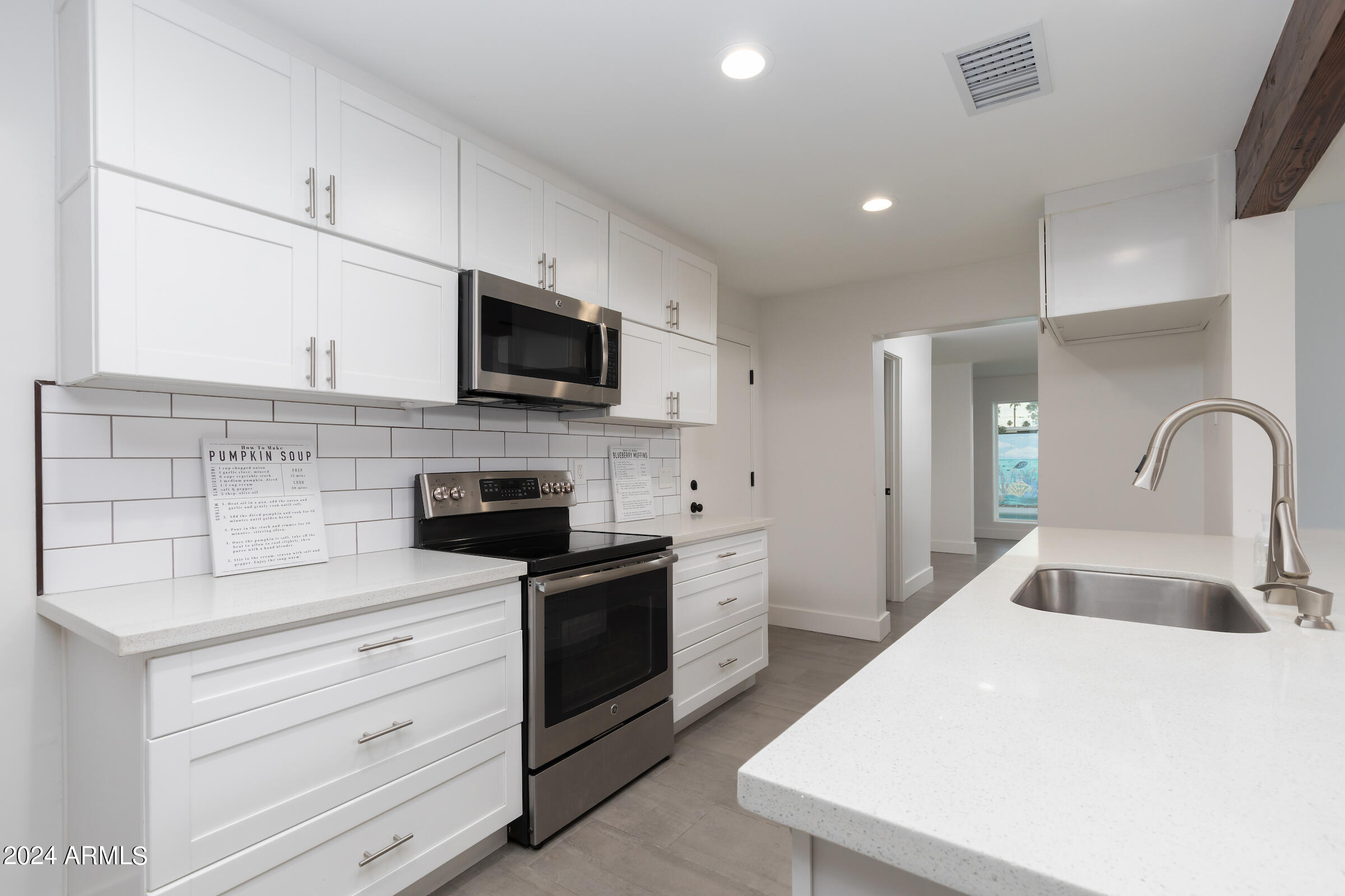 3038 E AVALON Drive