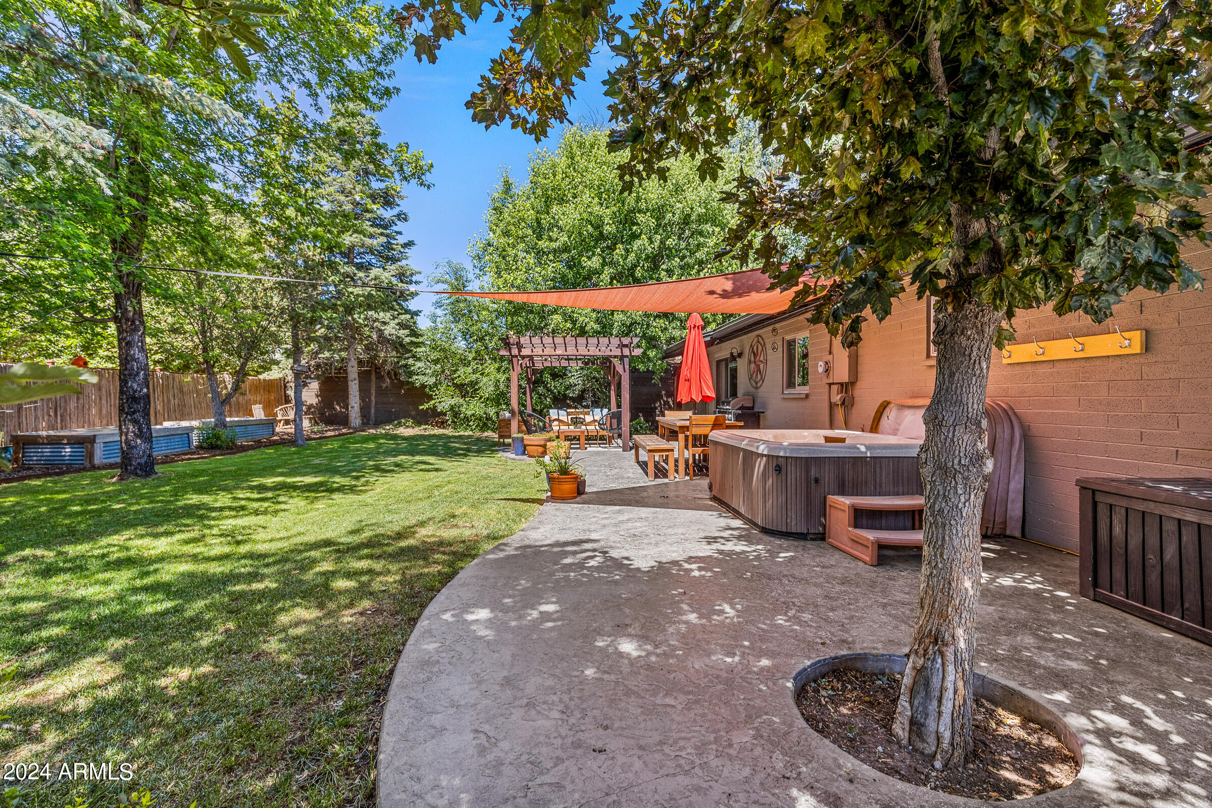 2781 W LYNETTE Drive