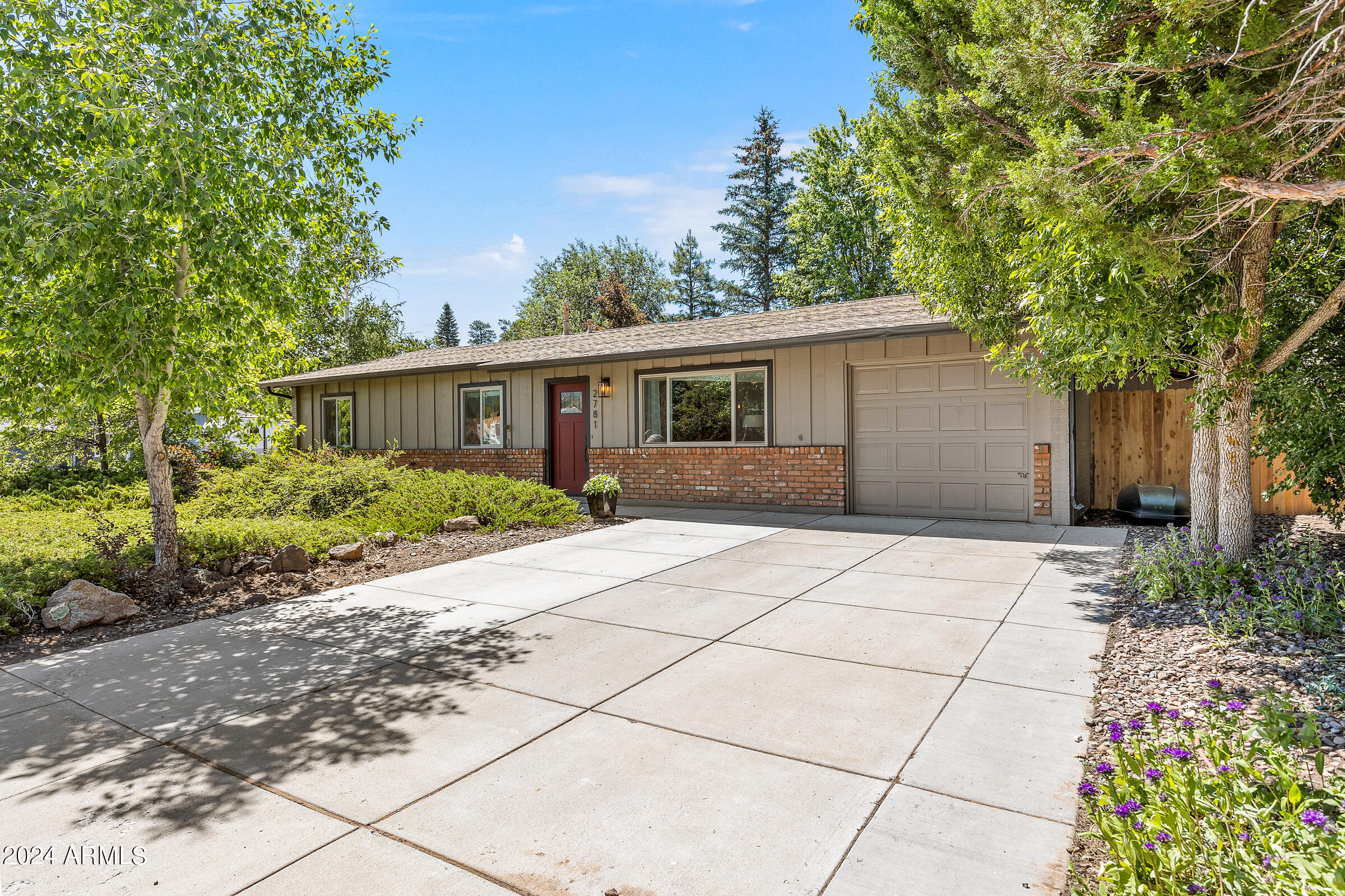 2781 W LYNETTE Drive