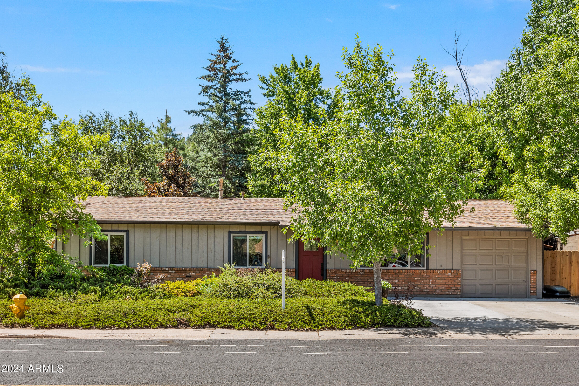 2781 W LYNETTE Drive