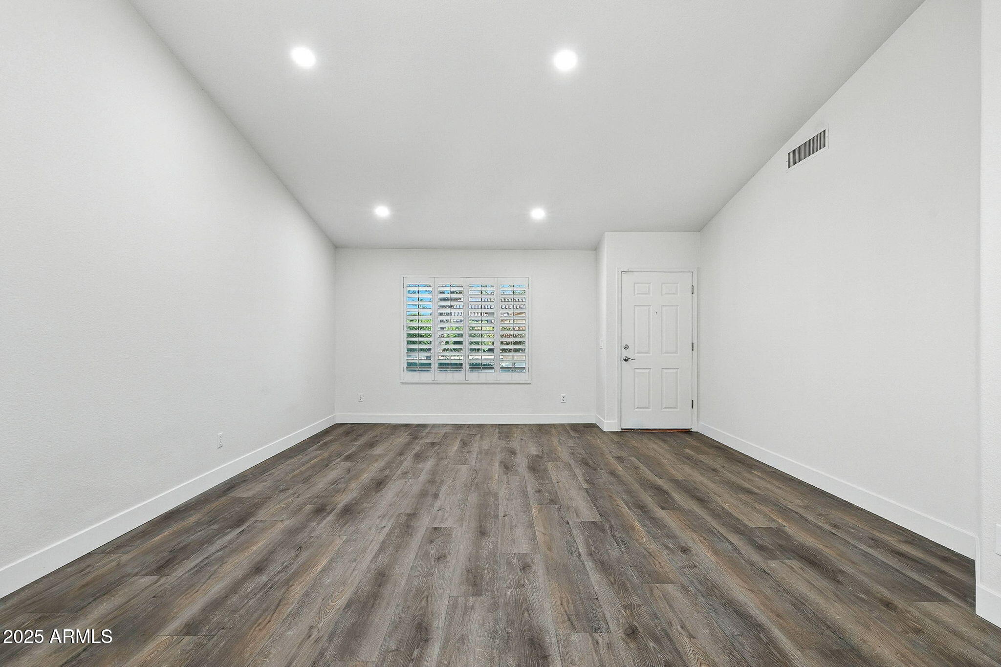15742 W CENTRAL Street