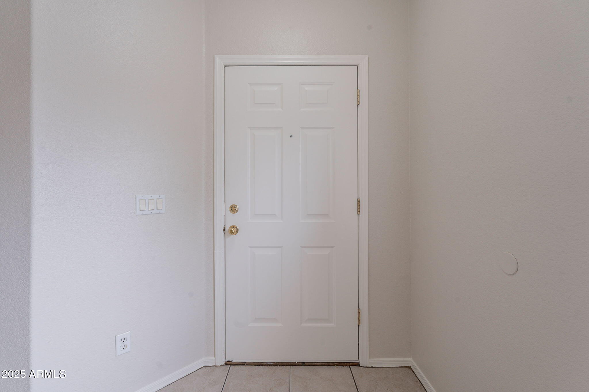 2210 N 27TH Place