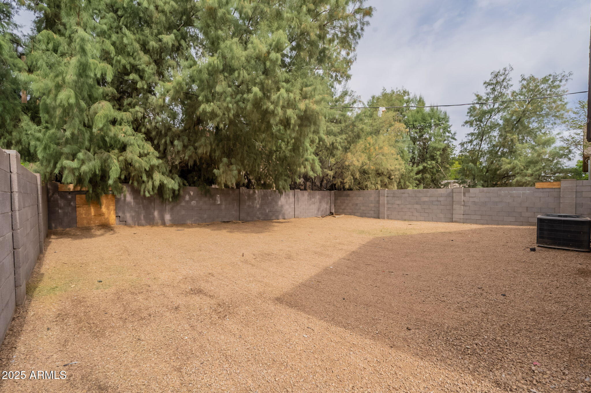 2210 N 27TH Place