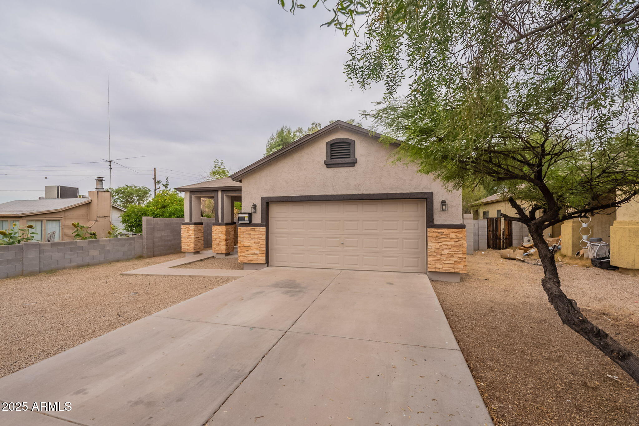 2210 N 27TH Place