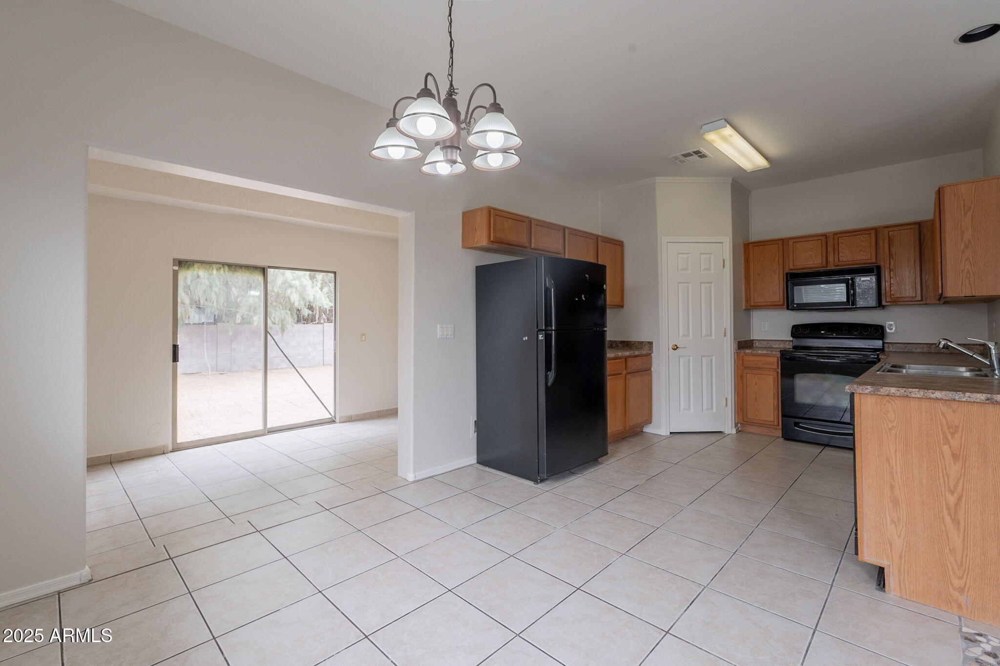 2210 N 27TH Place