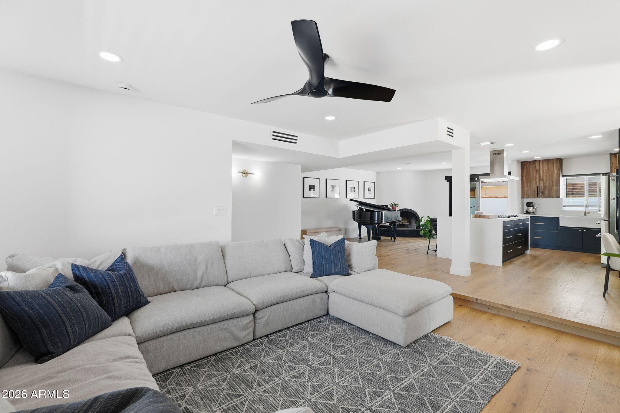 3601 E CHOLLA Street