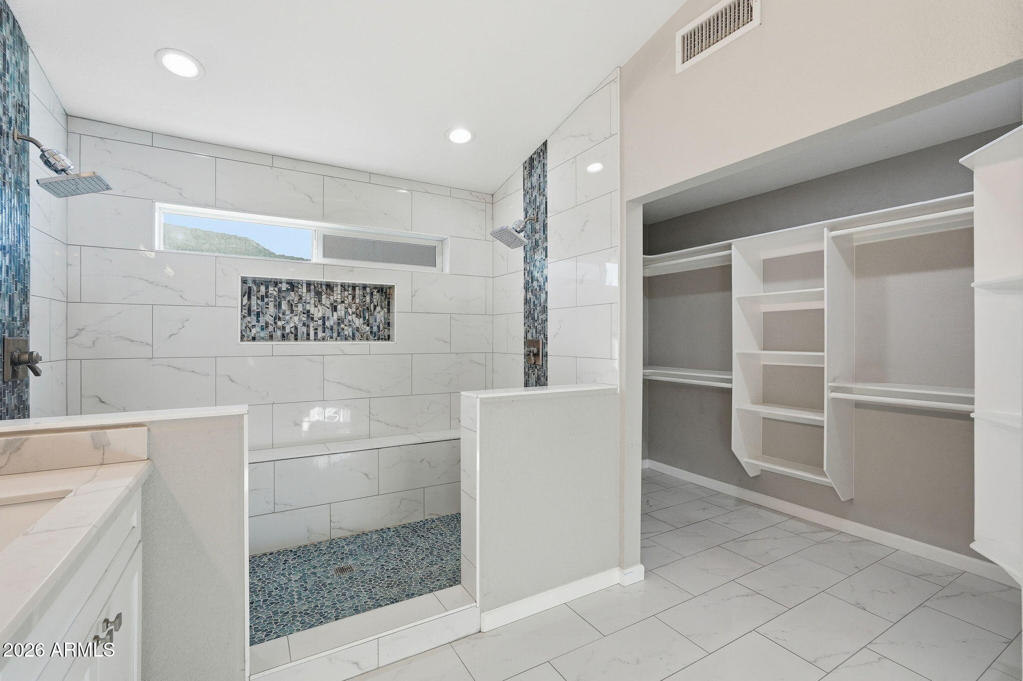 5335 W KERRY Lane