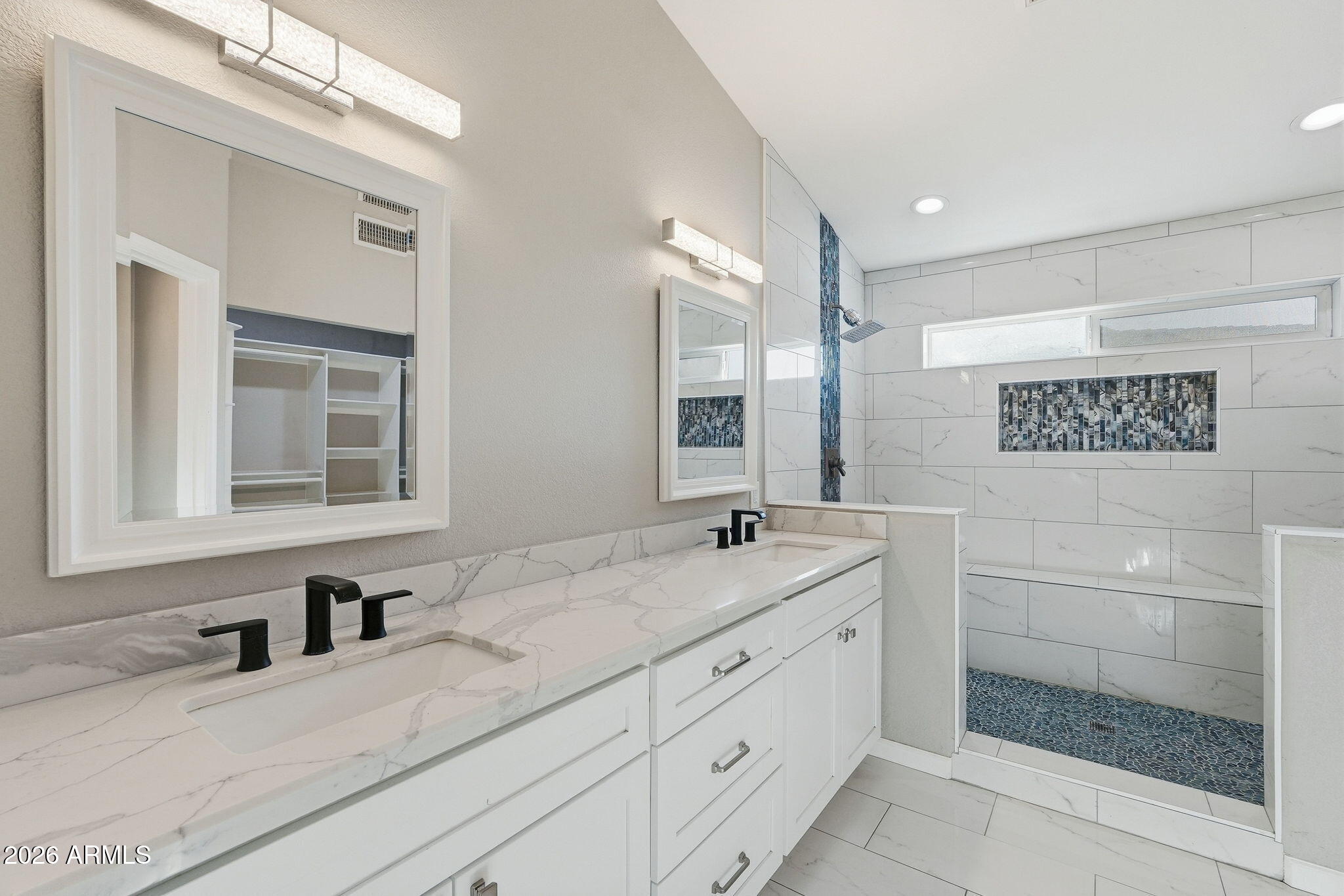 5335 W KERRY Lane