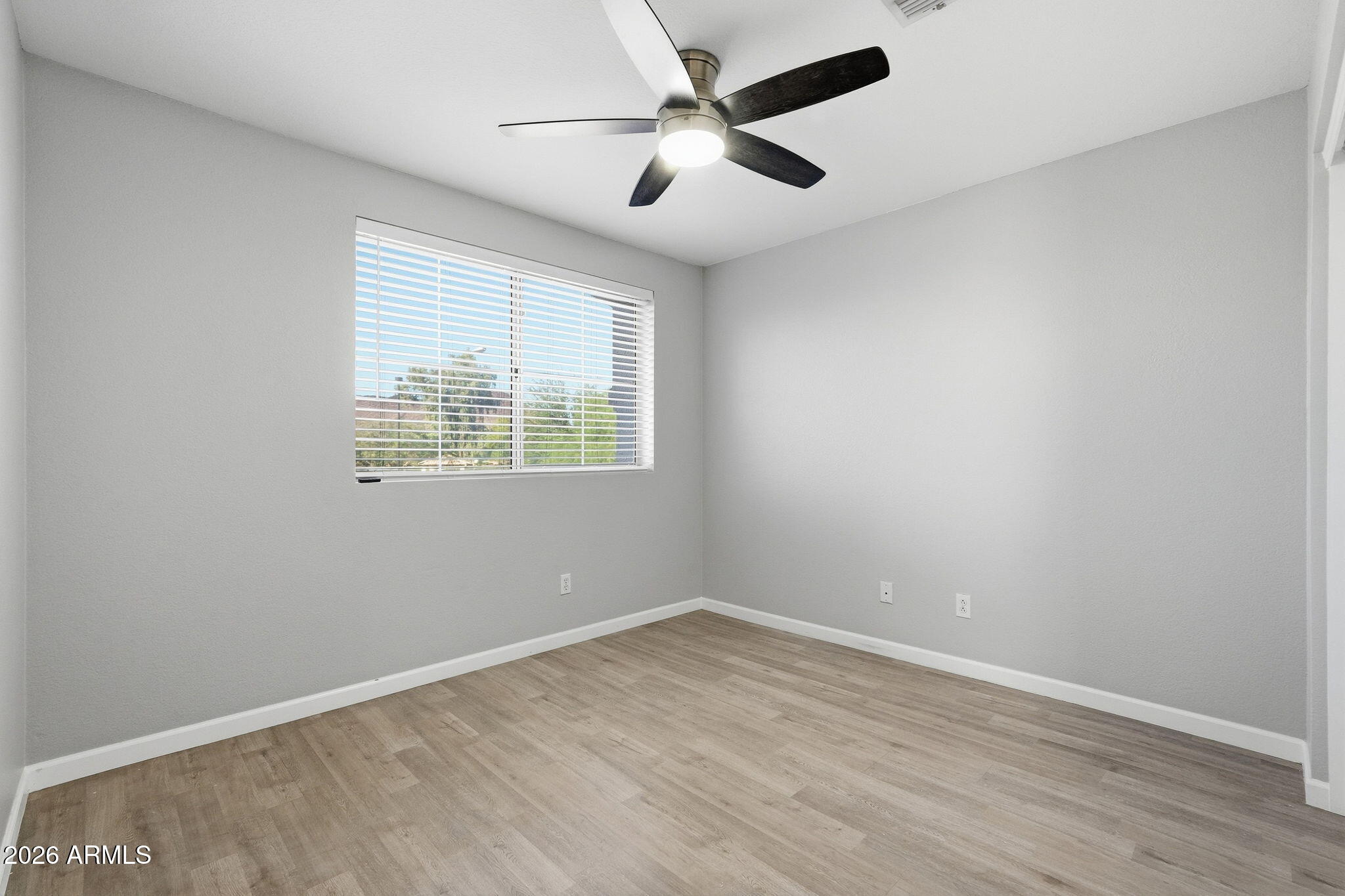 5335 W KERRY Lane