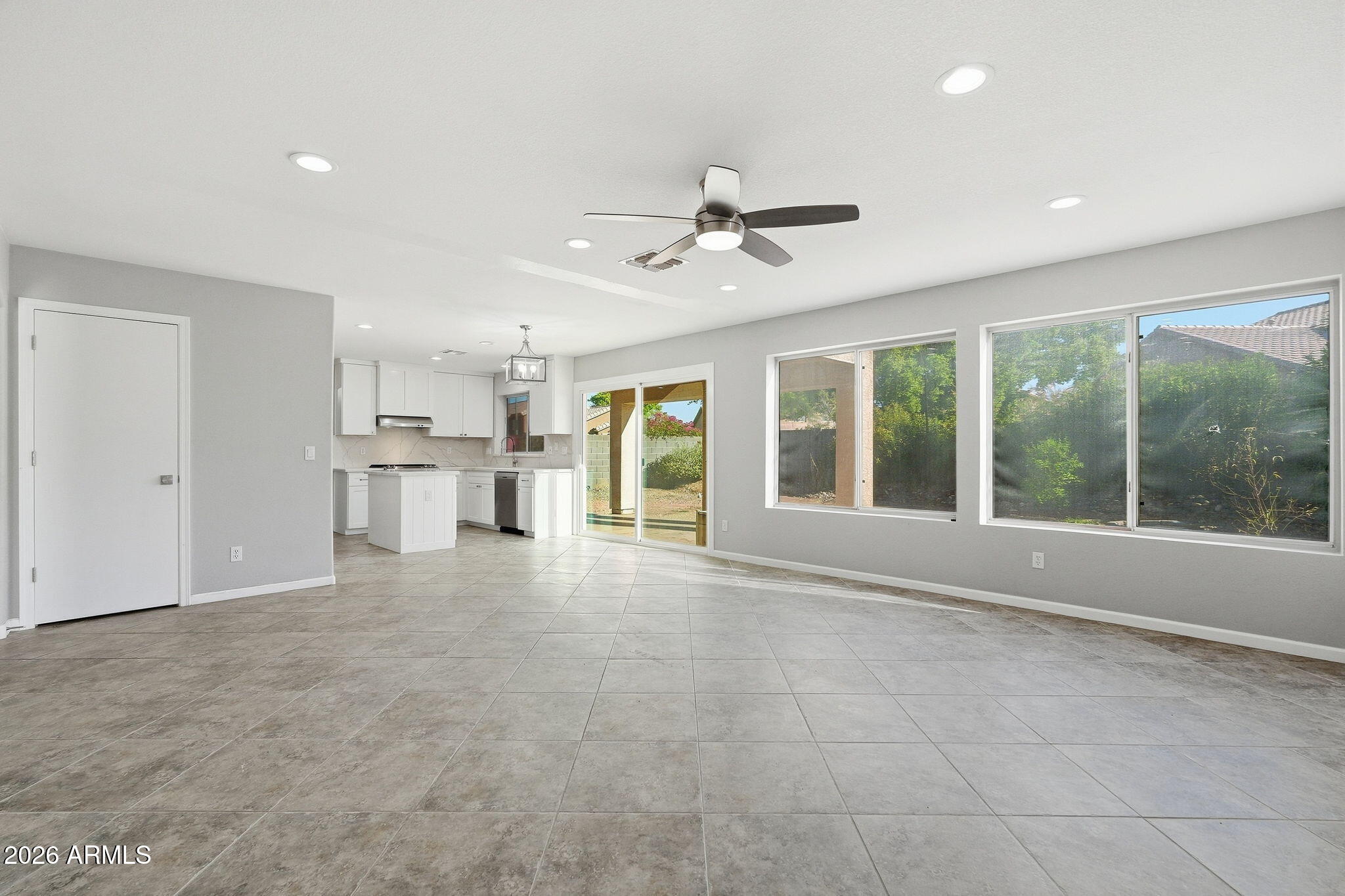 5335 W KERRY Lane