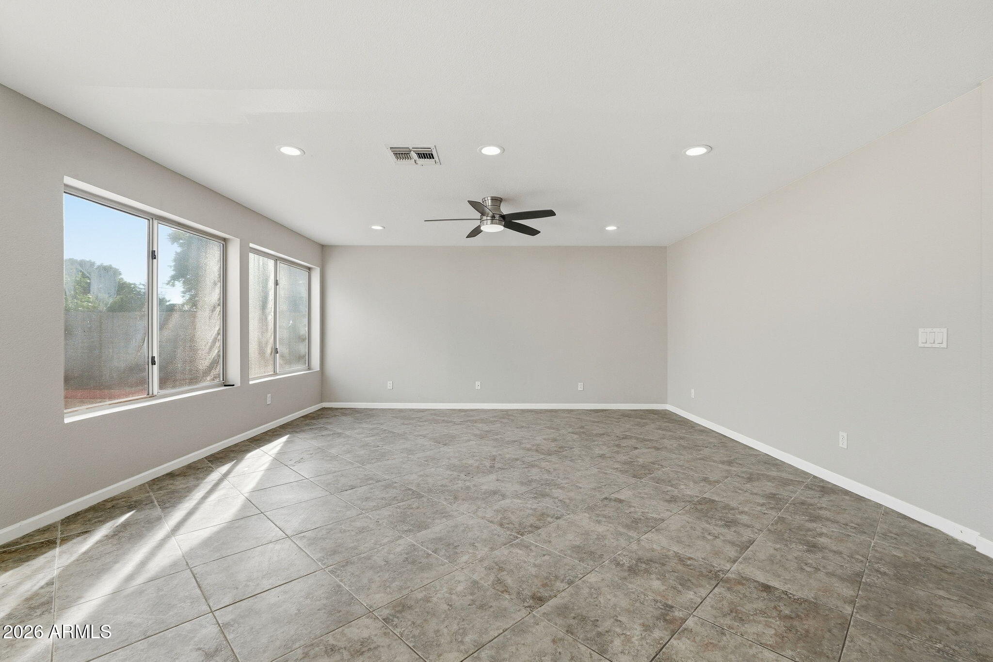5335 W KERRY Lane