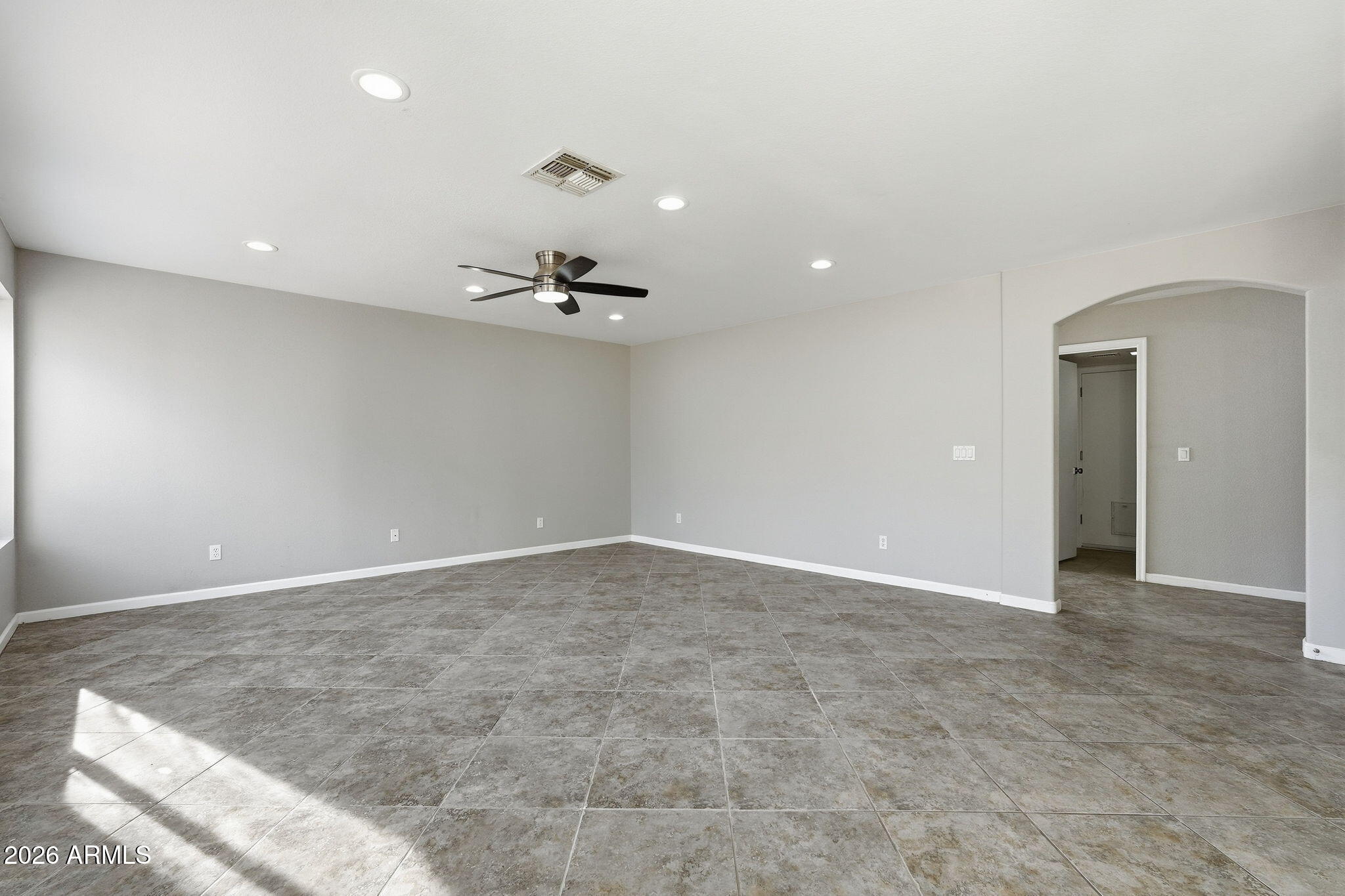 5335 W KERRY Lane