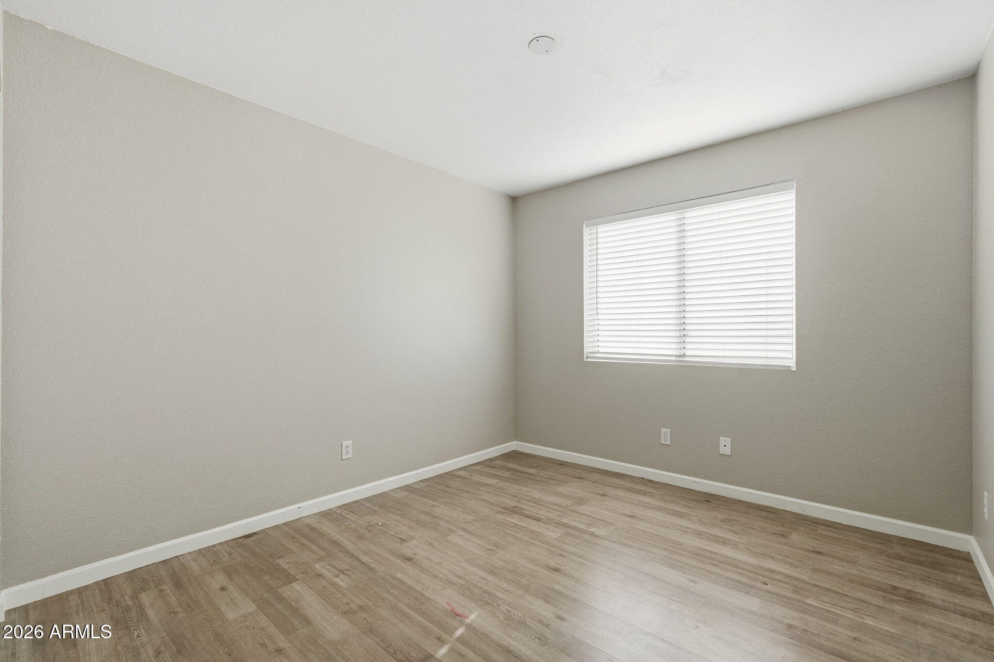 5335 W KERRY Lane