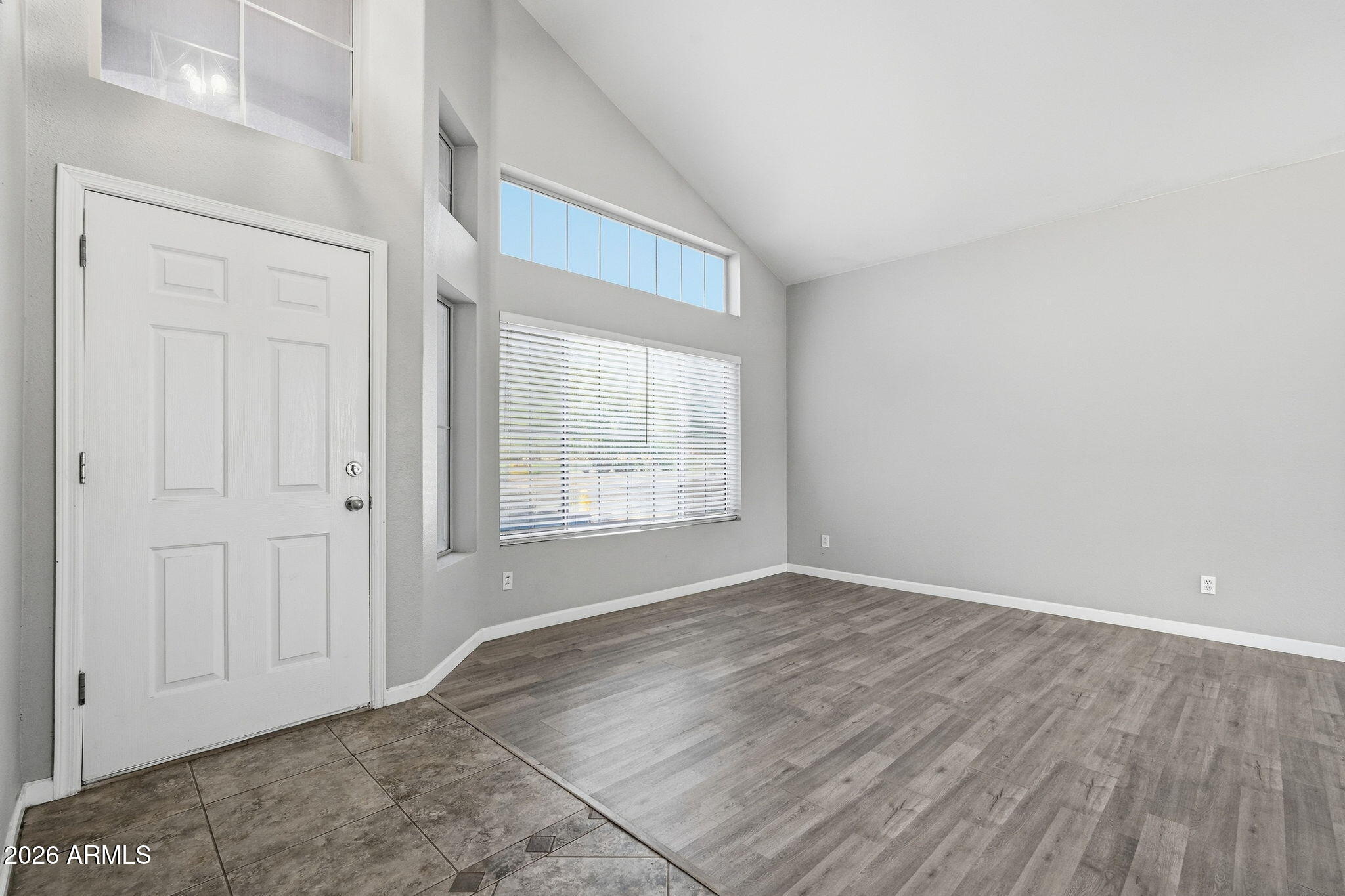5335 W KERRY Lane