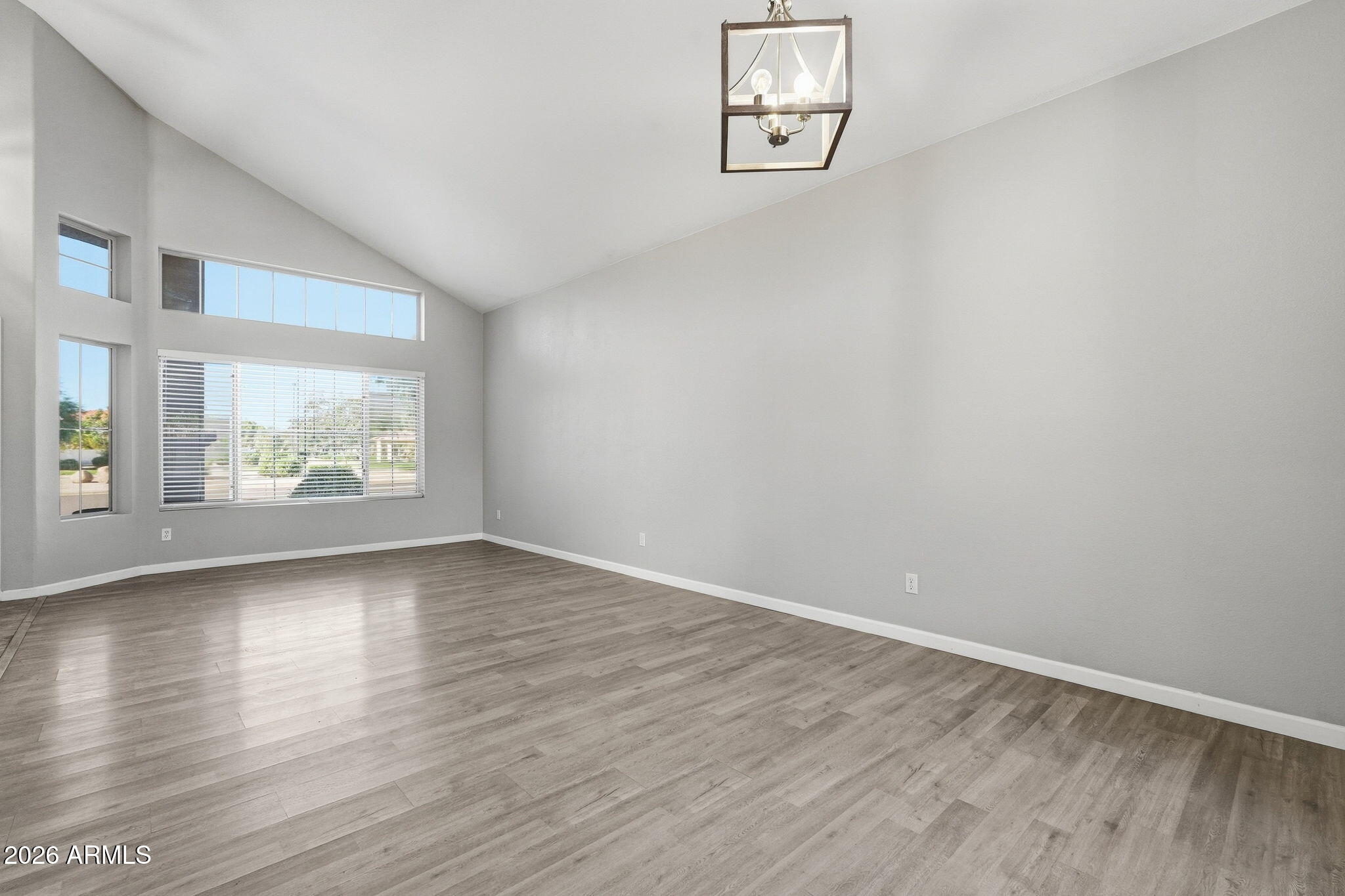 5335 W KERRY Lane