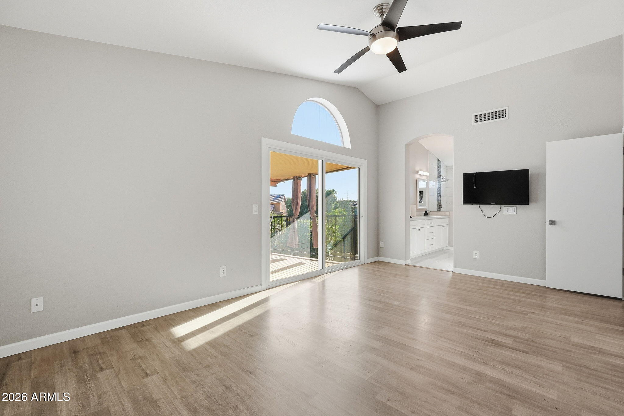 5335 W KERRY Lane