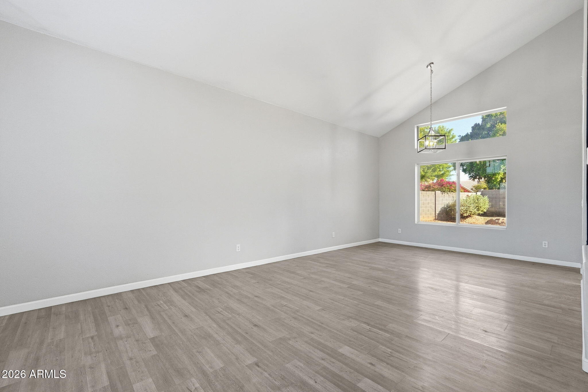 5335 W KERRY Lane