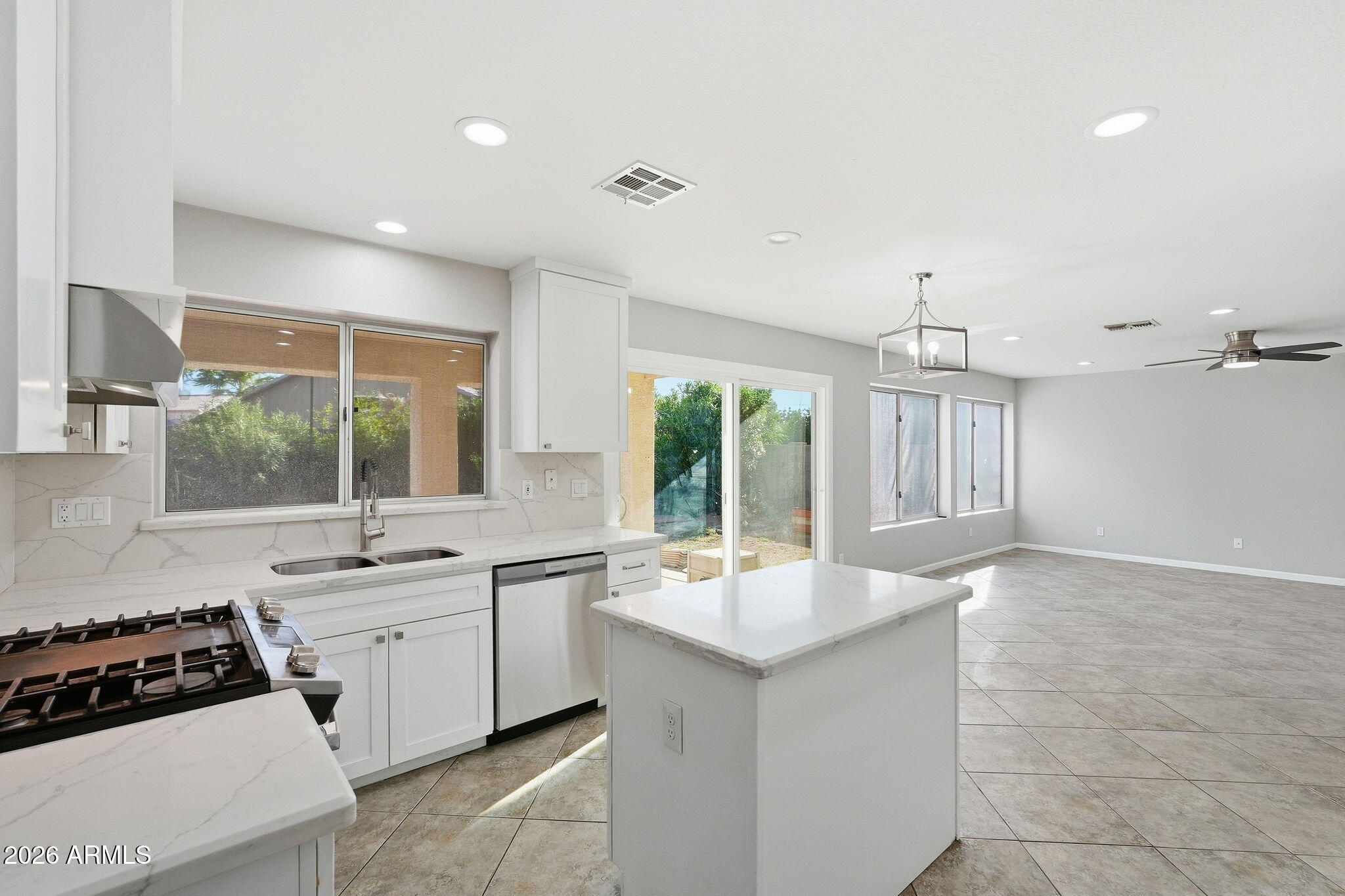 5335 W KERRY Lane