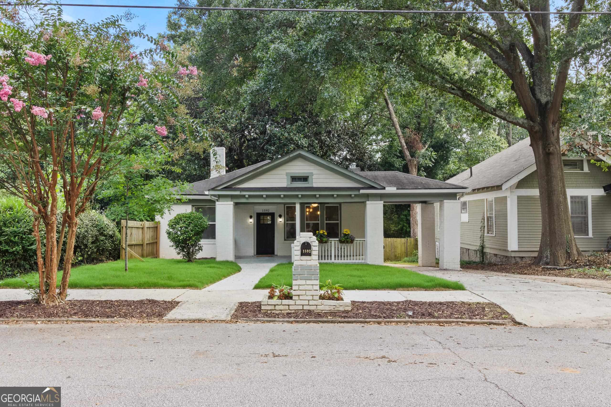 1592 S Gordon Street SW