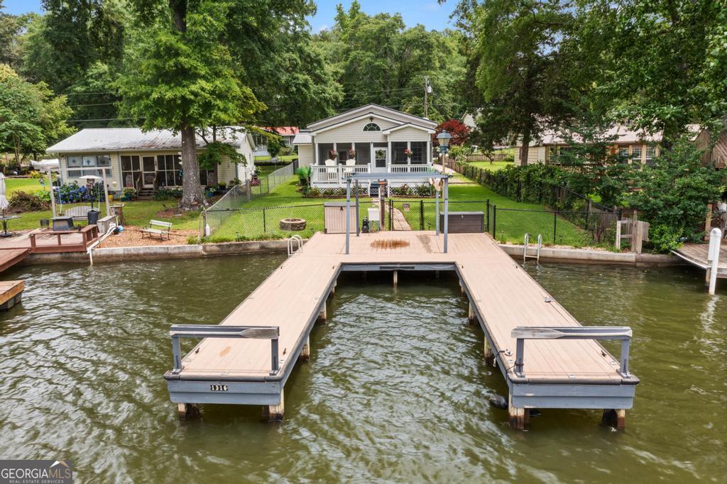 512 Lakeshore Drive
