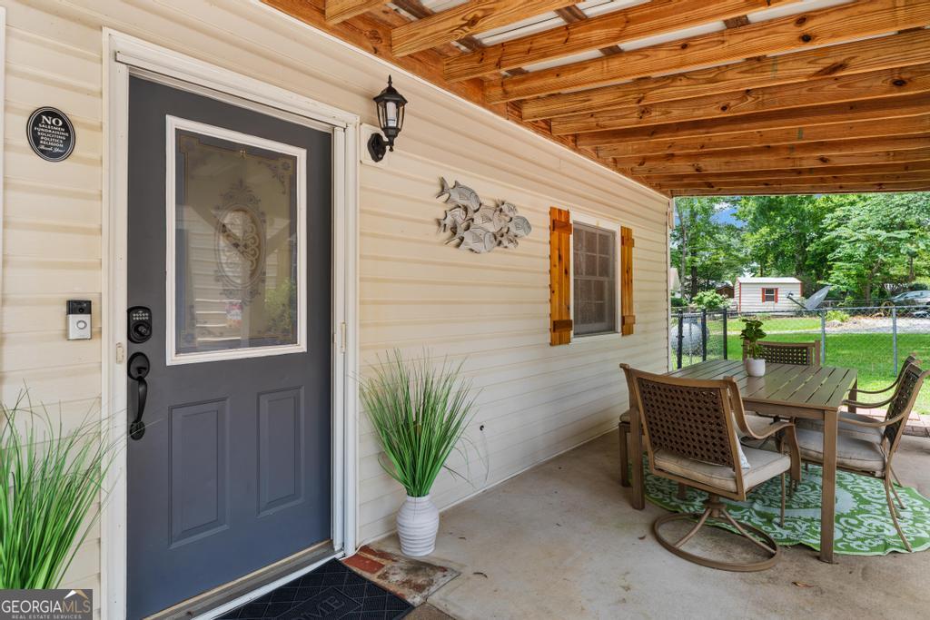 512 Lakeshore Drive
