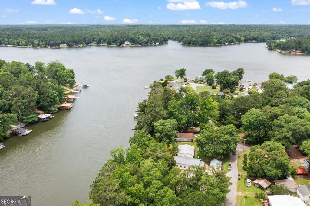 512 Lakeshore Drive