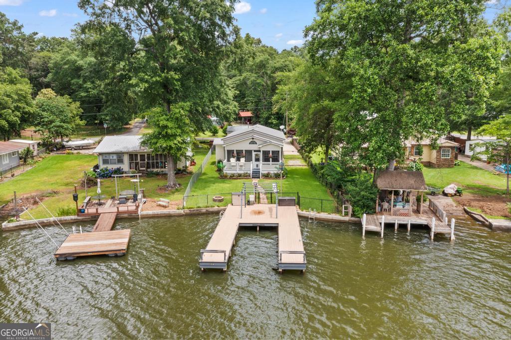 512 Lakeshore Drive