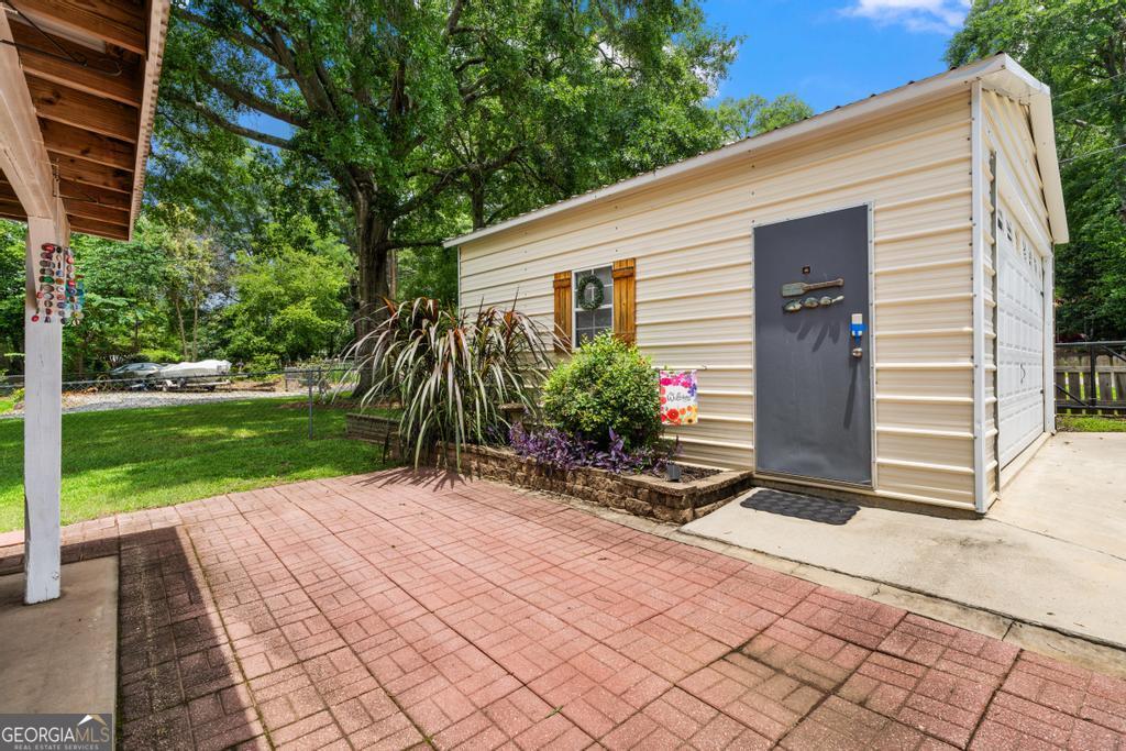512 Lakeshore Drive