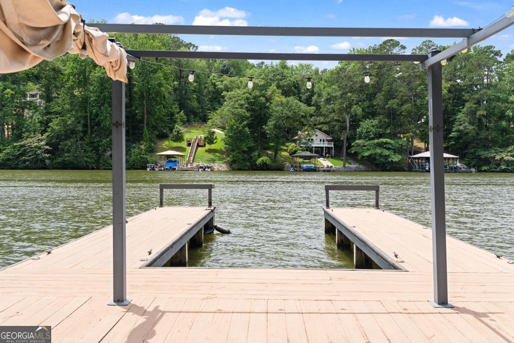 512 Lakeshore Drive