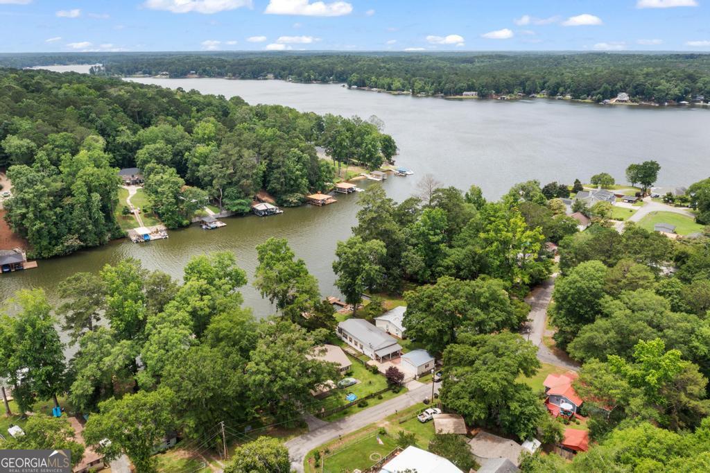 512 Lakeshore Drive