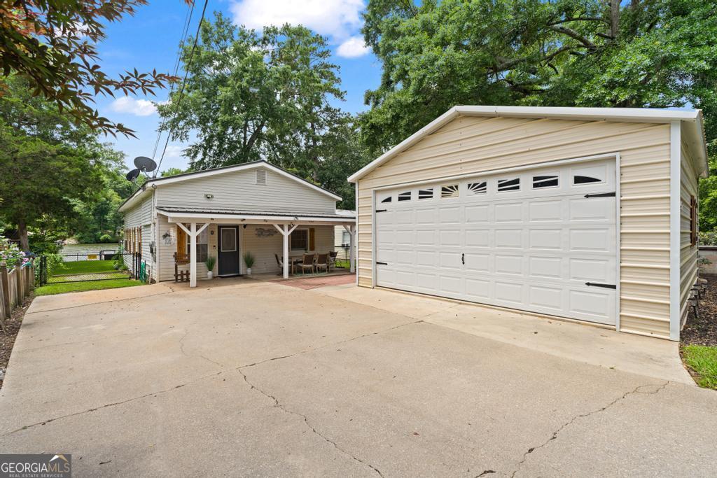 512 Lakeshore Drive
