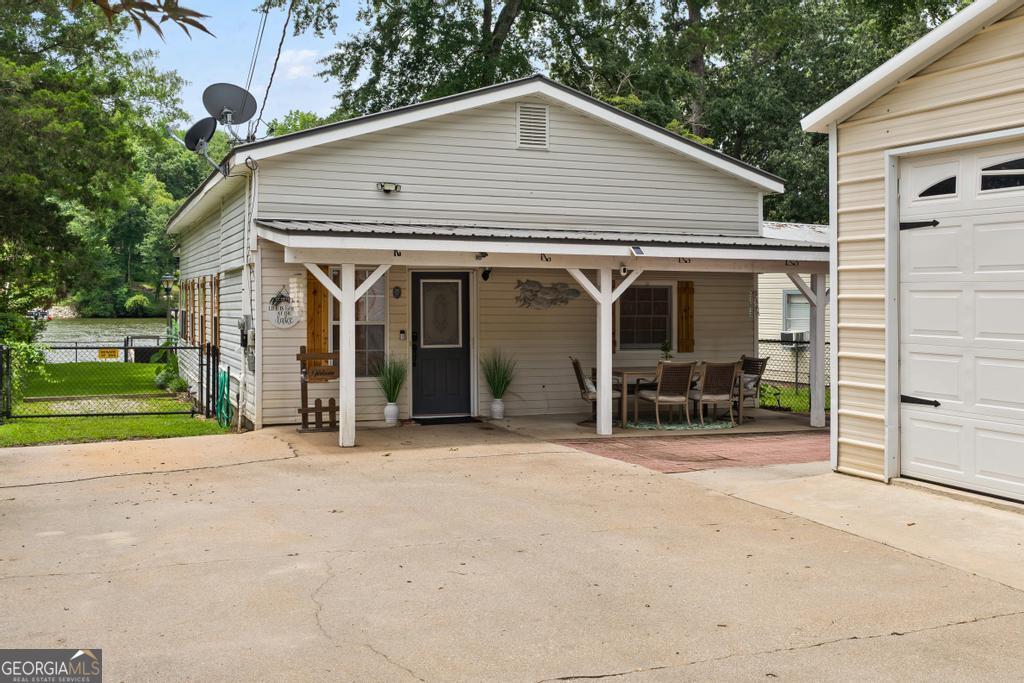 512 Lakeshore Drive