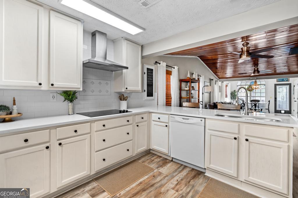 512 Lakeshore Drive